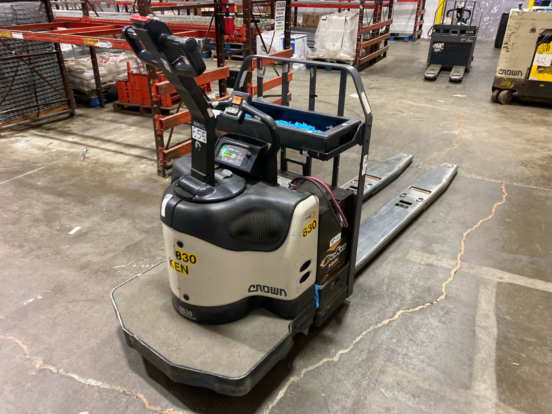 Crown PE4500-60 6,000lbs Electric 24V Rider Pallet Jack - Image 4 of 8