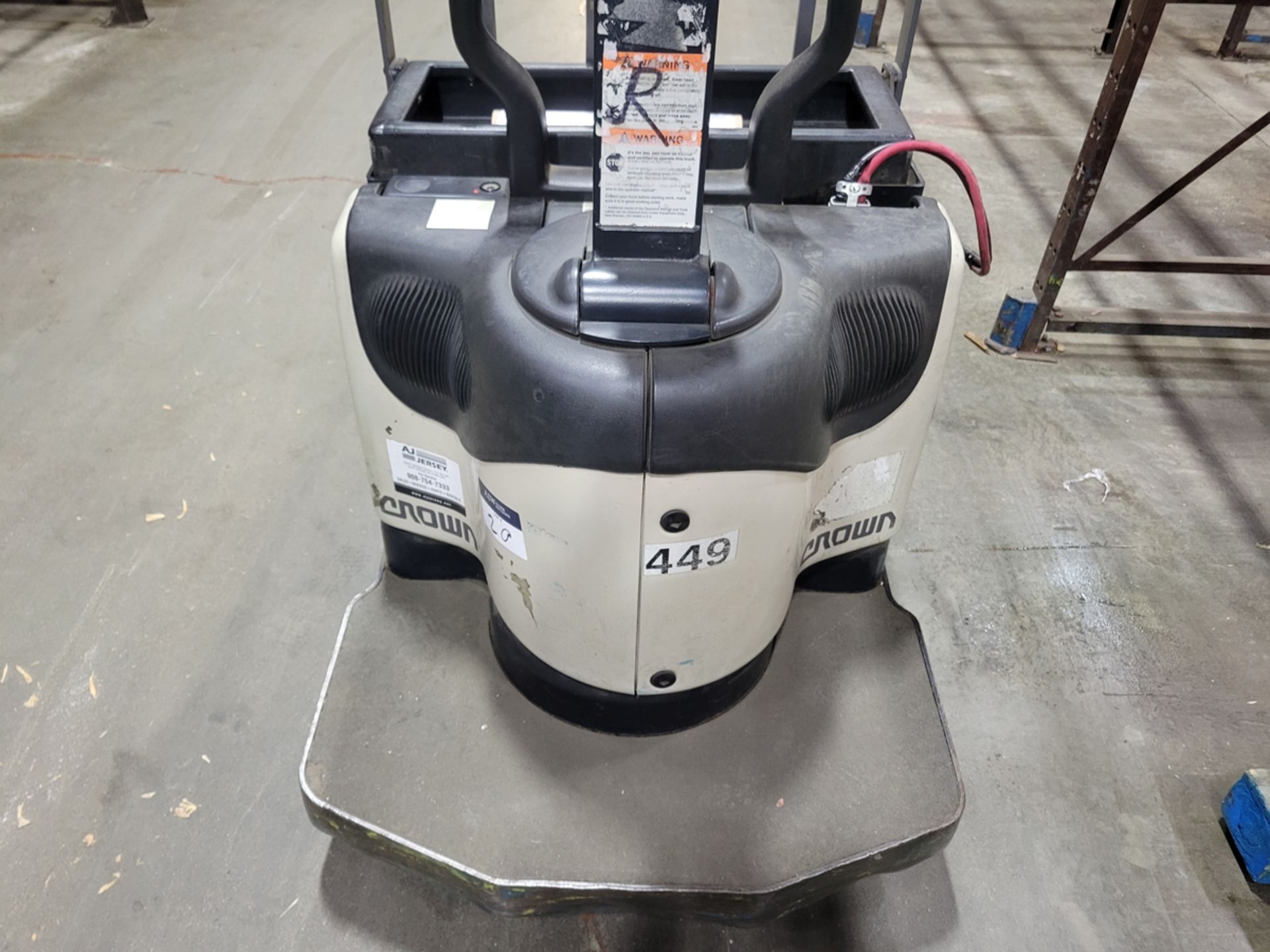 Crown PE4000-60 6,000lbs Electric 24V Rider Pallet Jack w/ Charger - Image 4 of 10