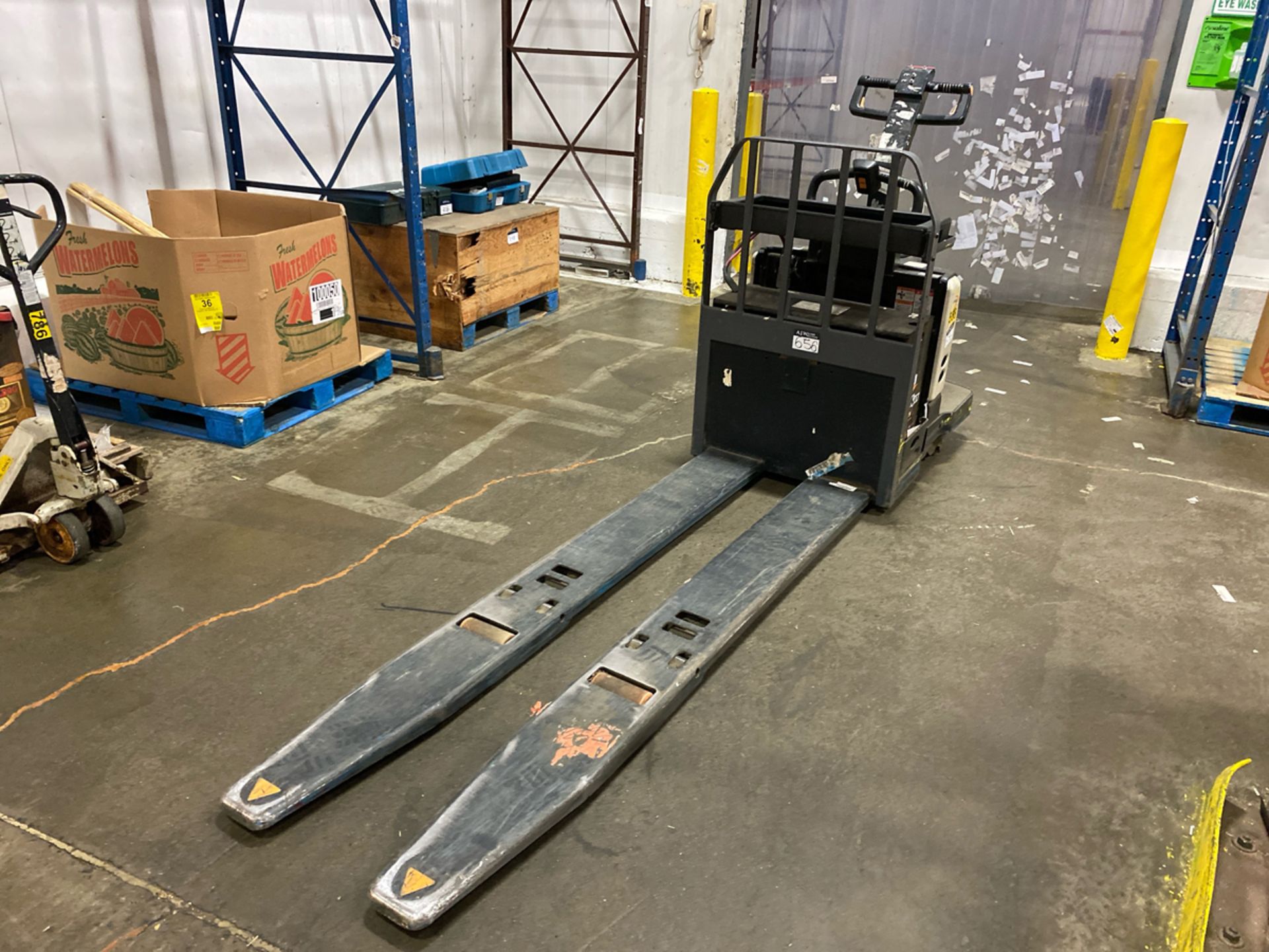 Crown PE4500-60 6,000lbs Electric 24V Rider Pallet Jack - Image 3 of 7