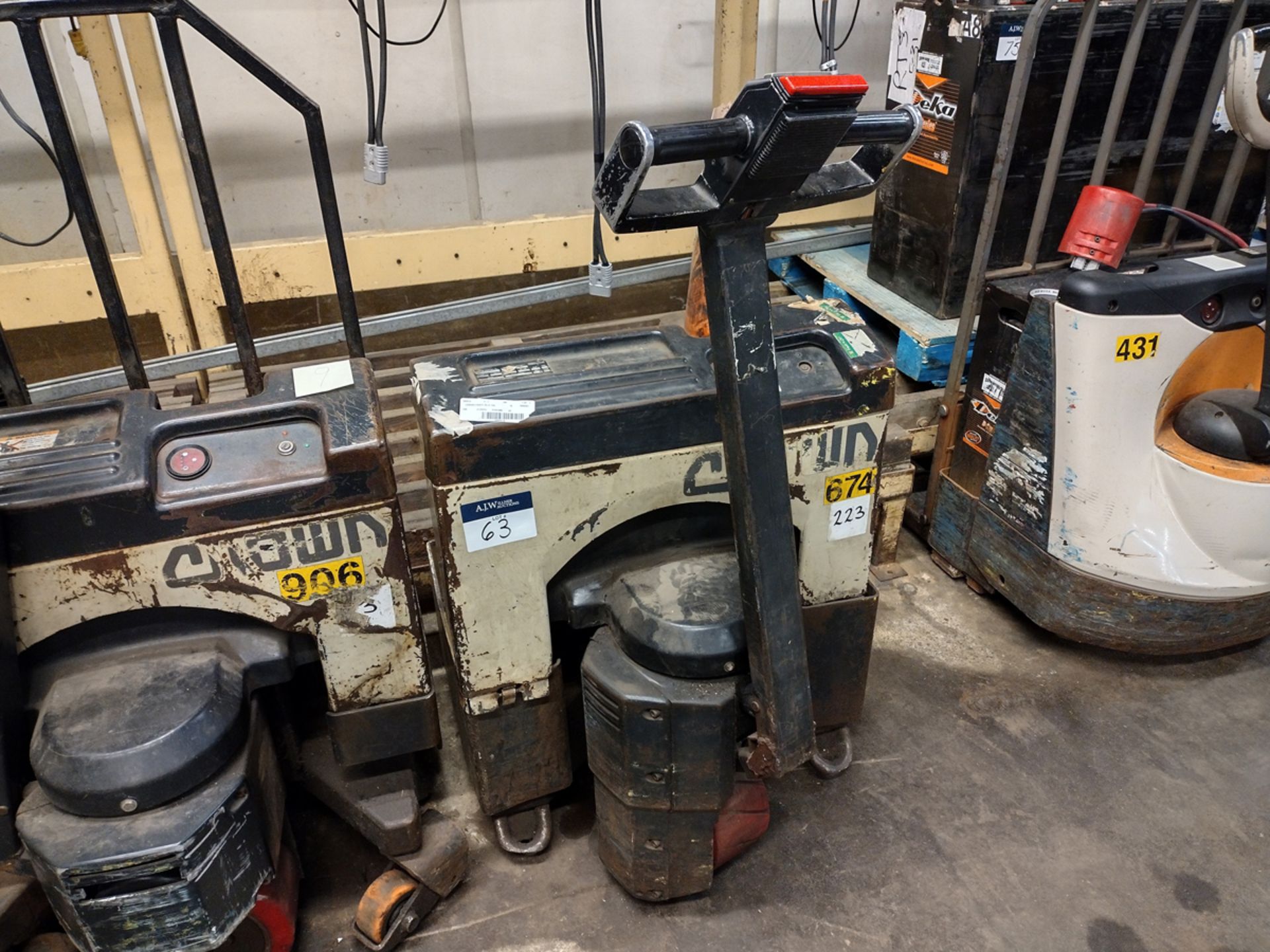 Crown 40GPW-4-14 4,000lbs Electric 24V Walk-Behind Pallet Jack (No Battery)(Non-Op) - Image 2 of 6