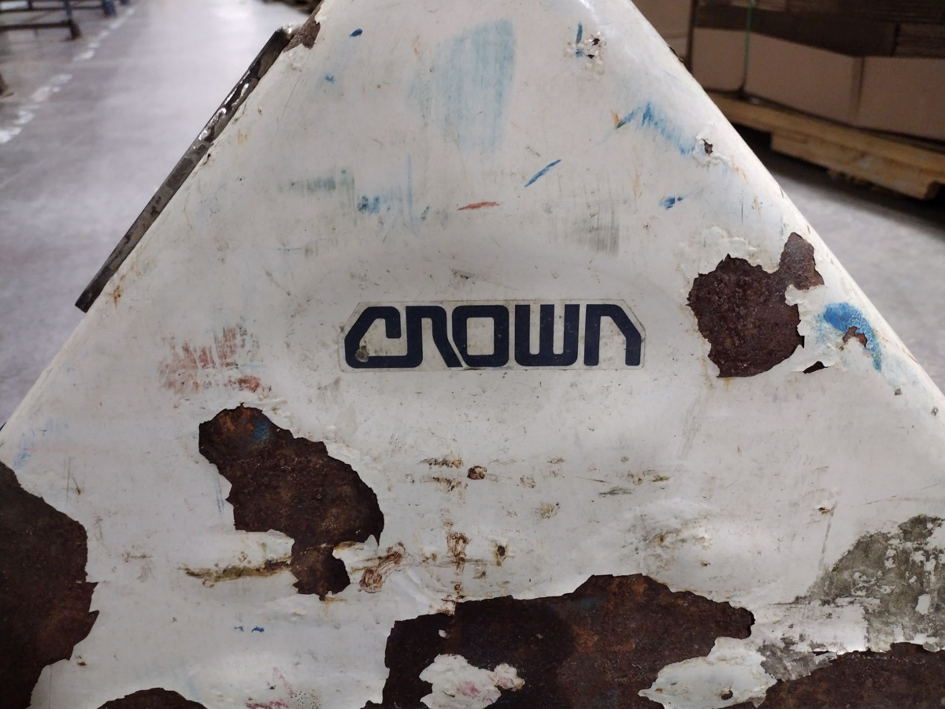 Crown 5,000lbs Pallet Jack - Image 4 of 4