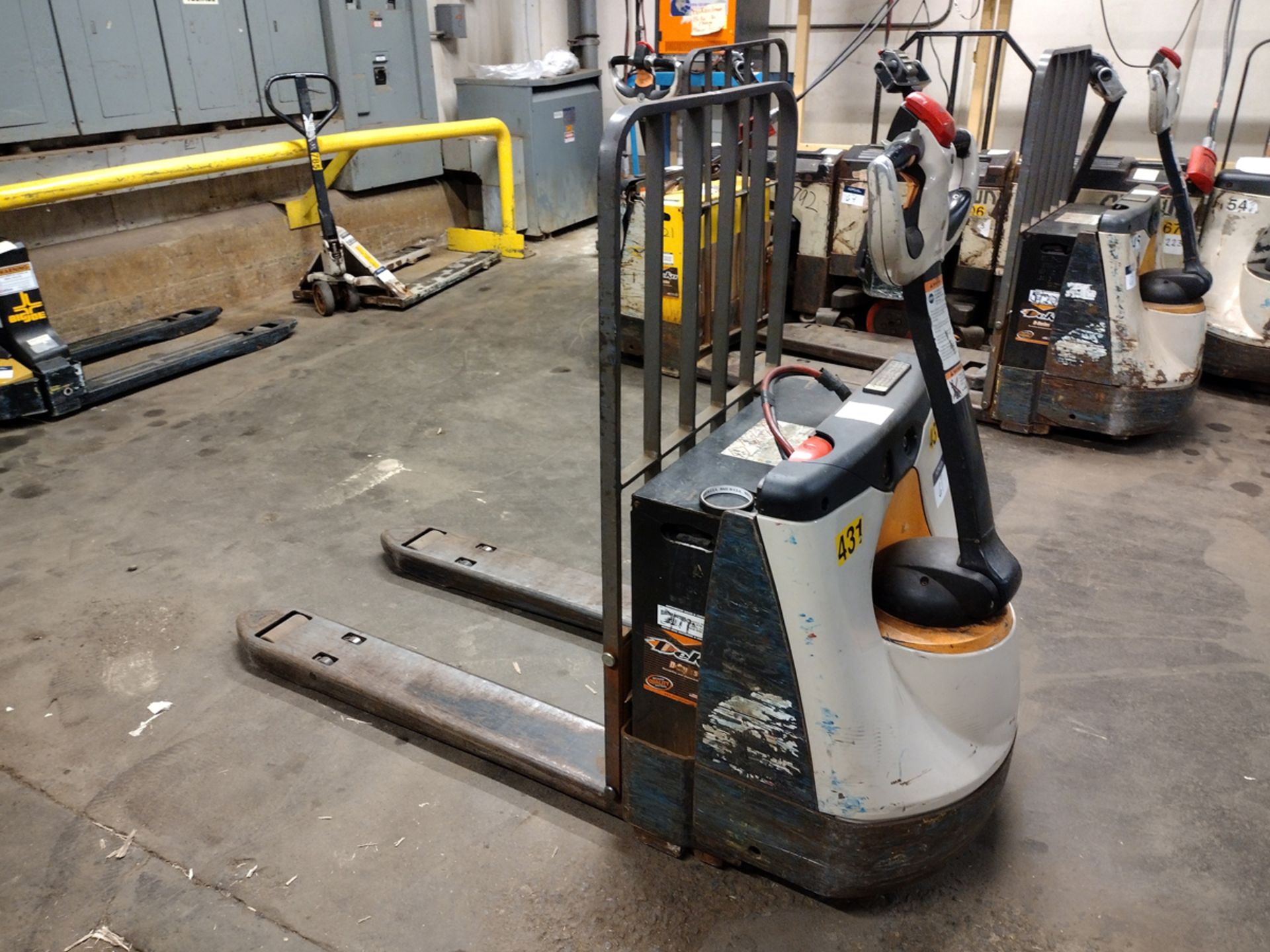 Crown WP2345-45 4,500lbs Electric 24V Walk-Behind Pallet Jack - Image 2 of 7