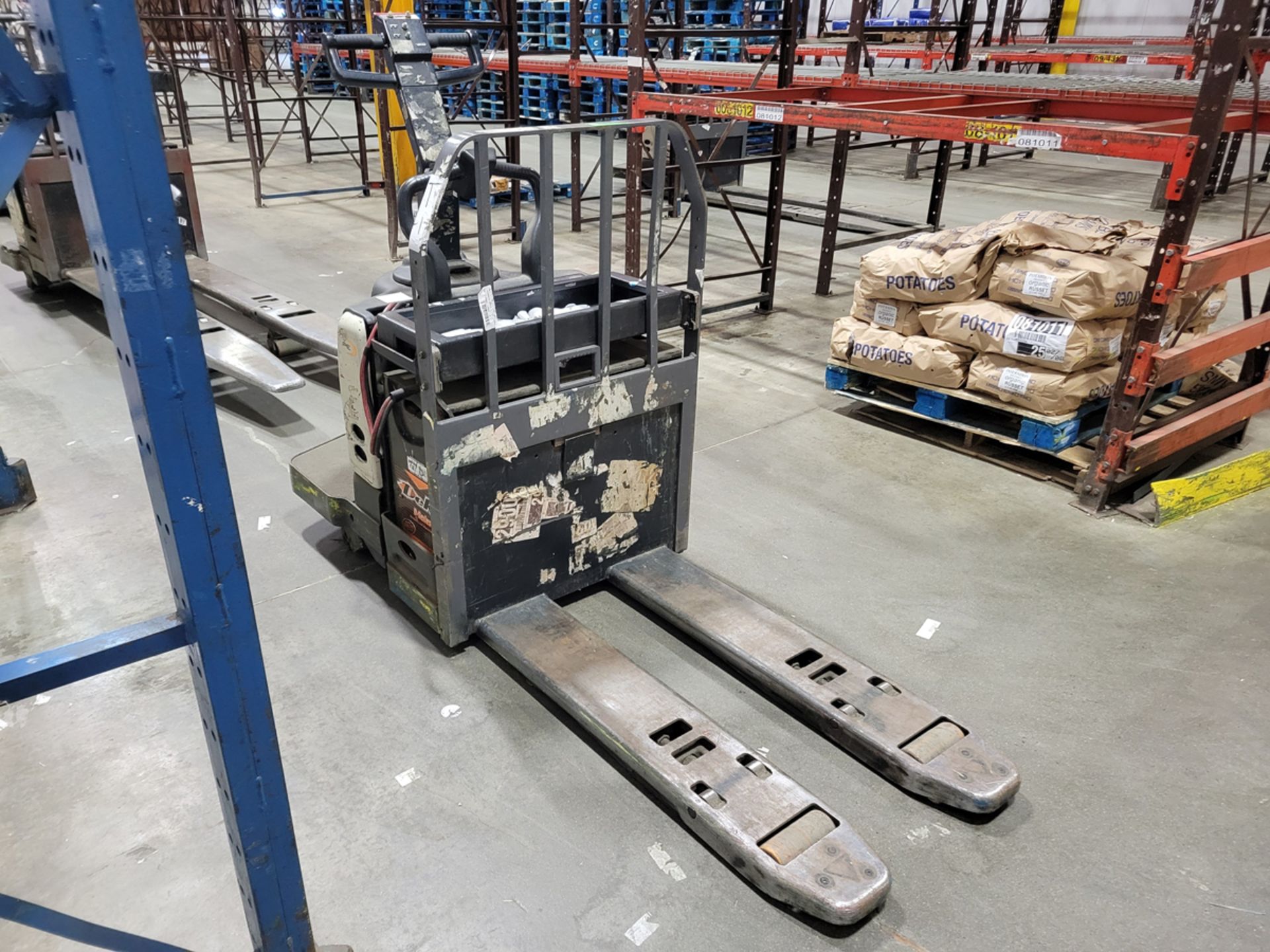Crown PE4000-60 6,000lbs Electric 24V Rider Pallet Jack w/ Charger - Image 4 of 12