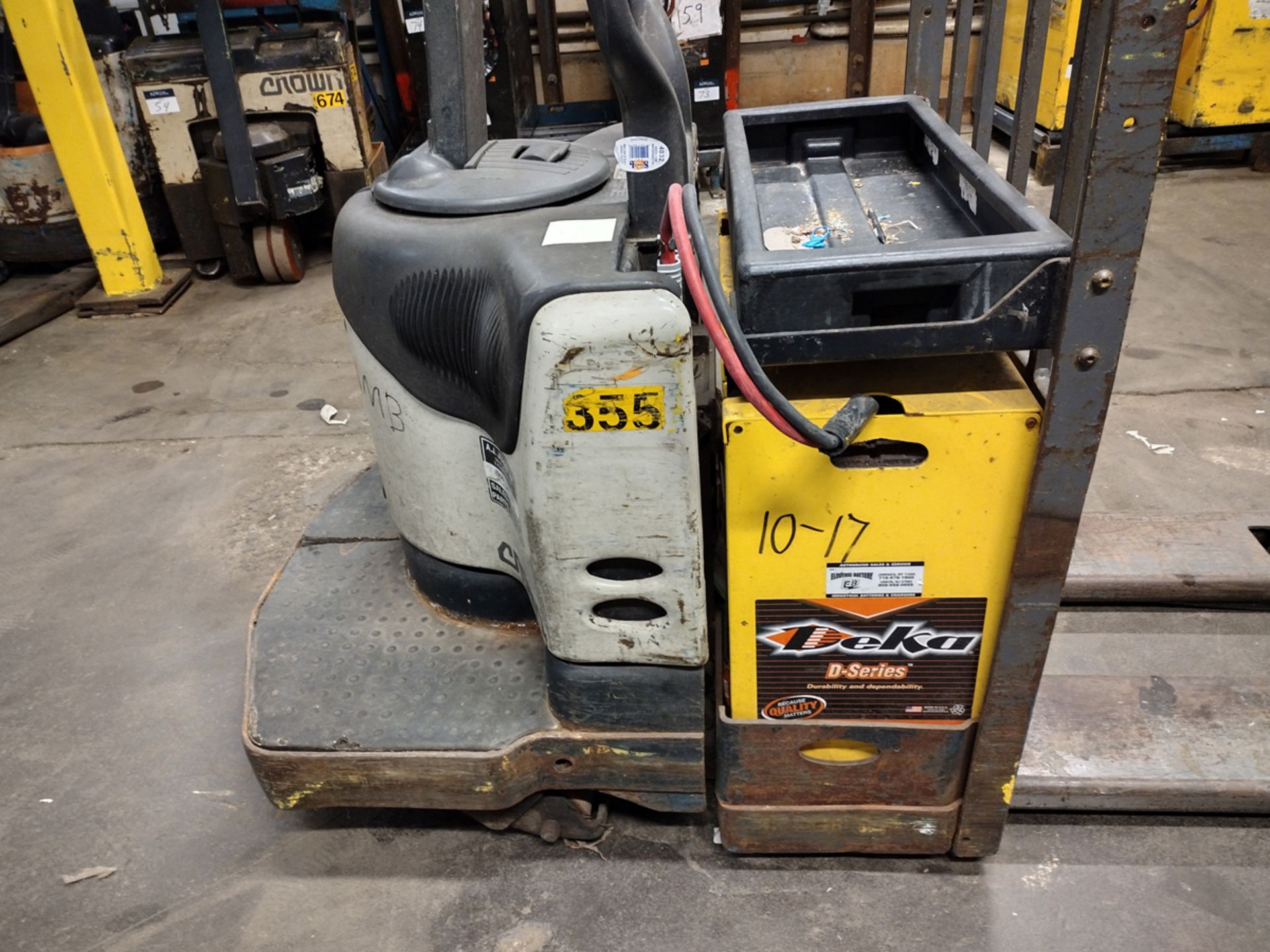 Crown PE4000-60 6,000lbs Electric 24V Rider Pallet Jack With Charger - Image 3 of 11