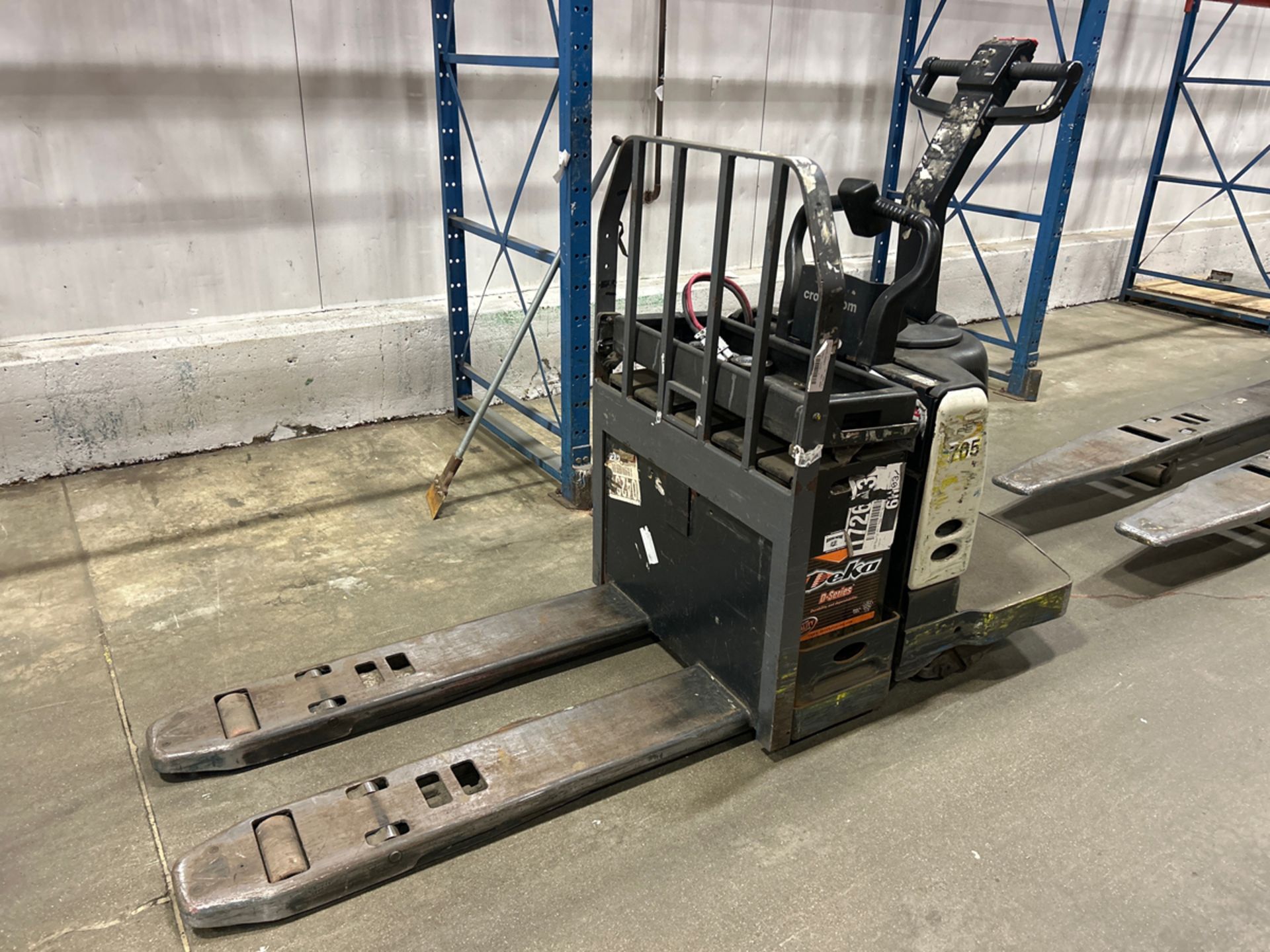 Crown PE4500-60 6,000lbs Electric 24V Rider Pallet Jack w/ Charger - Image 2 of 14