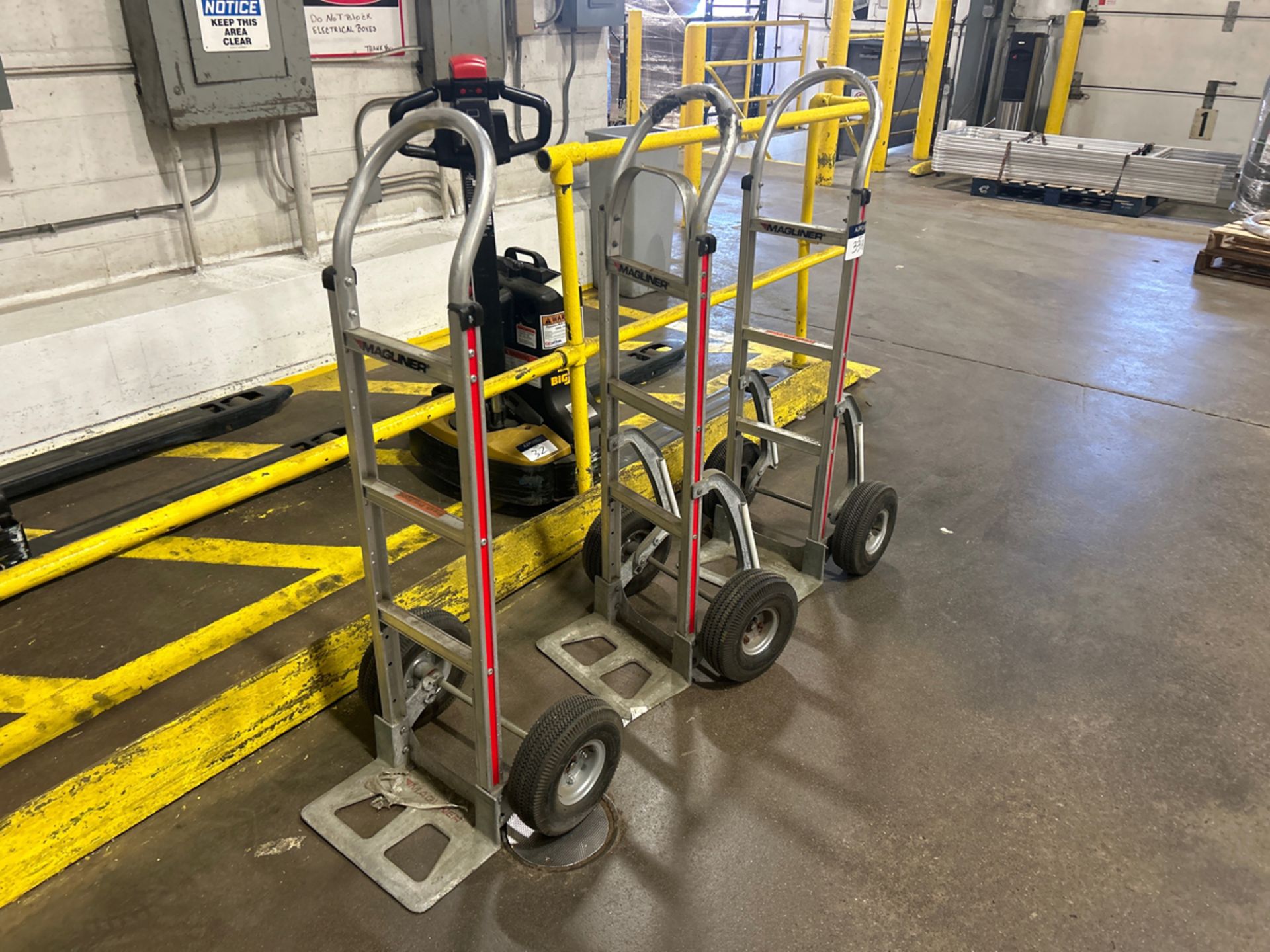 {Each} Magliner 500lbs capacity Hand Truck - Image 3 of 3