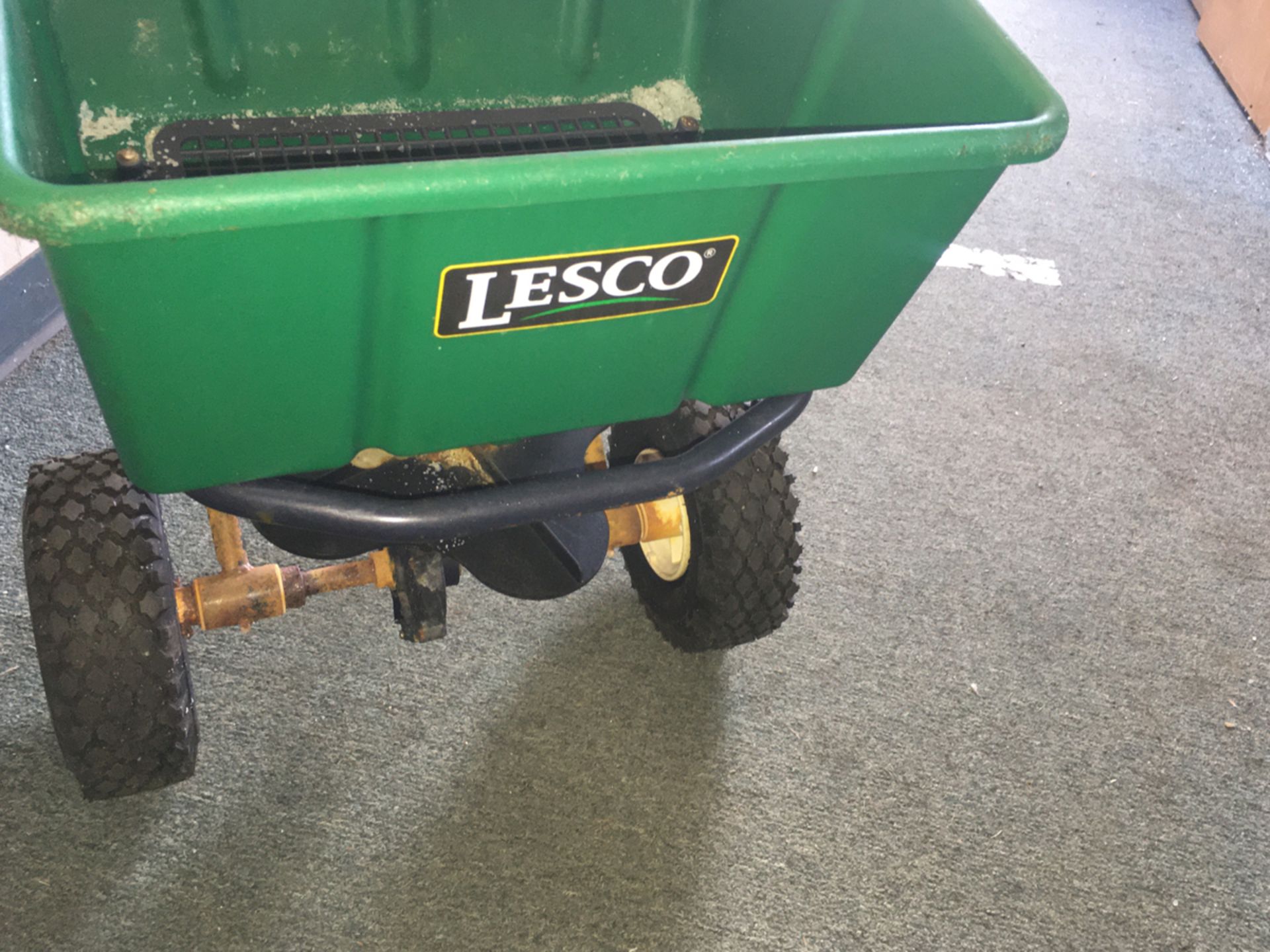 {Each} Ass't Lesco Landscaping Spreaders - Image 10 of 14