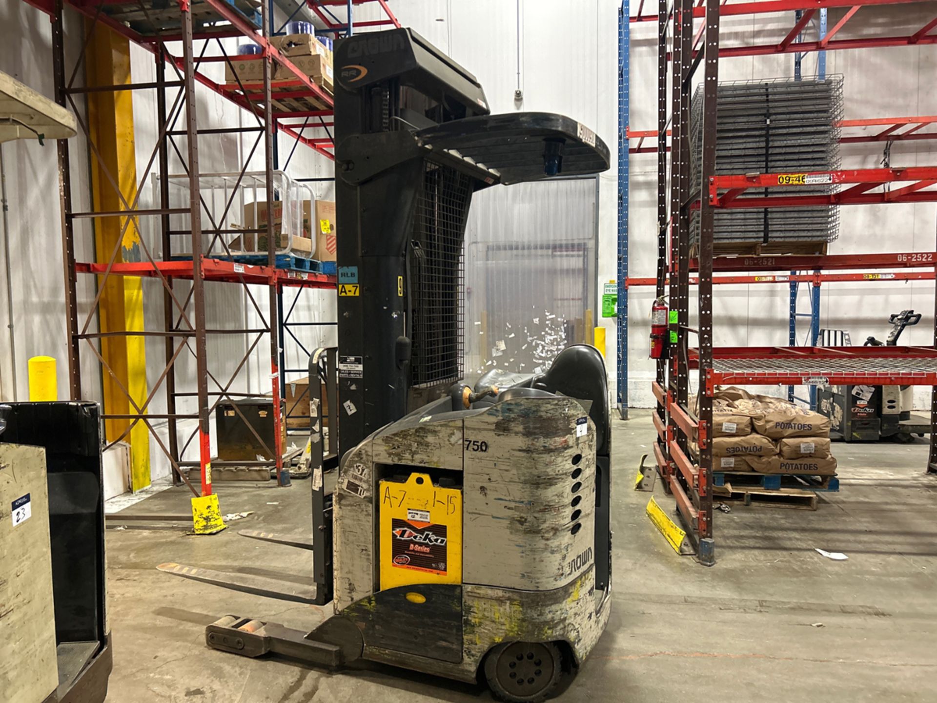 Crown RR5220-35 3,500lbs Electric 36V Reach Truck w/ Charger - Image 5 of 16