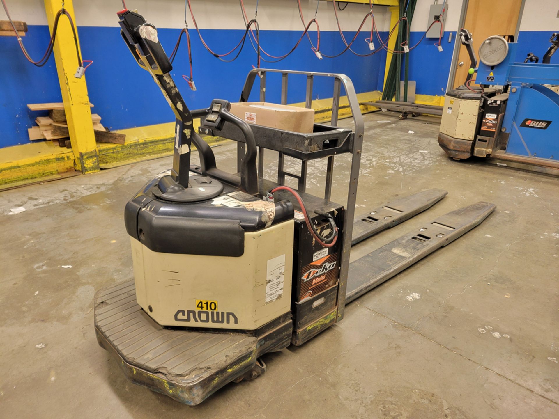 Crown PE3540-80 8,000lbs Electric 24V Rider Pallet Jack w/ Charger