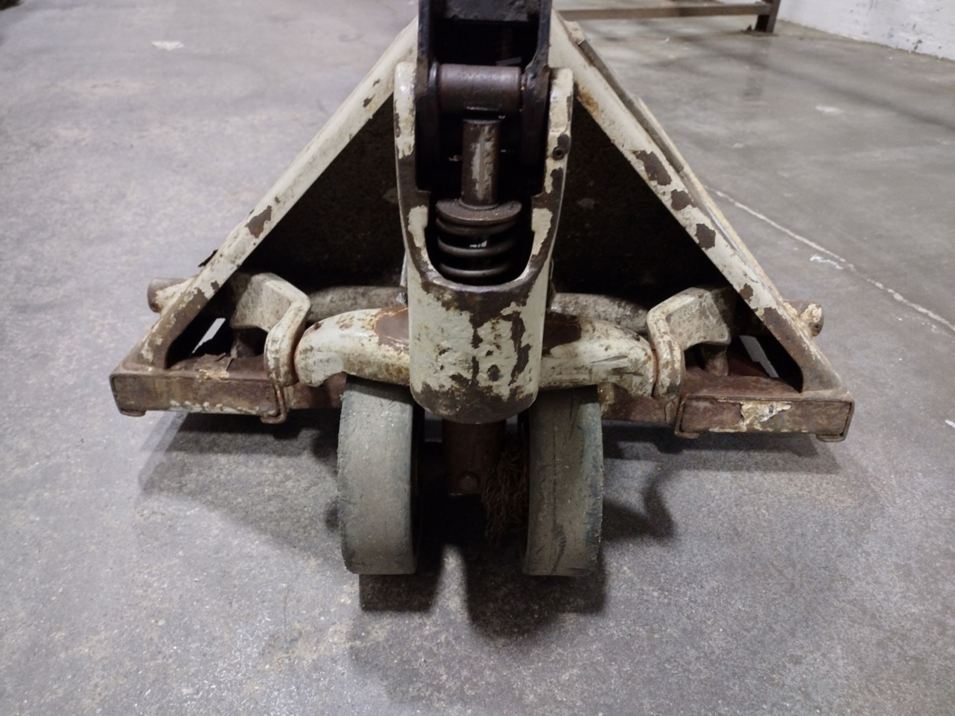 Crown 5,000lbs Pallet Jack - Image 3 of 4