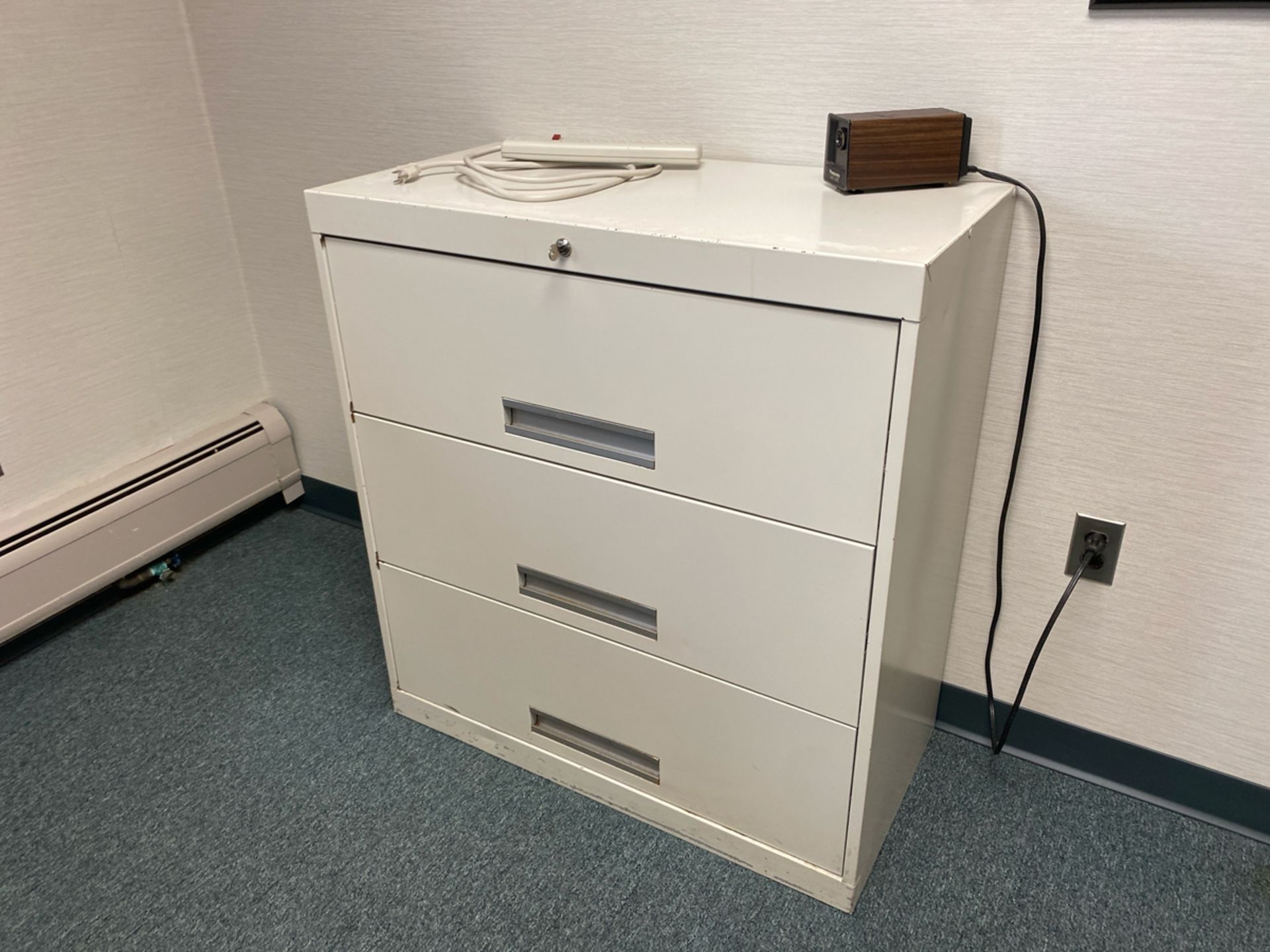 A Group of Office Furniture Throughout Rooms - Image 6 of 10