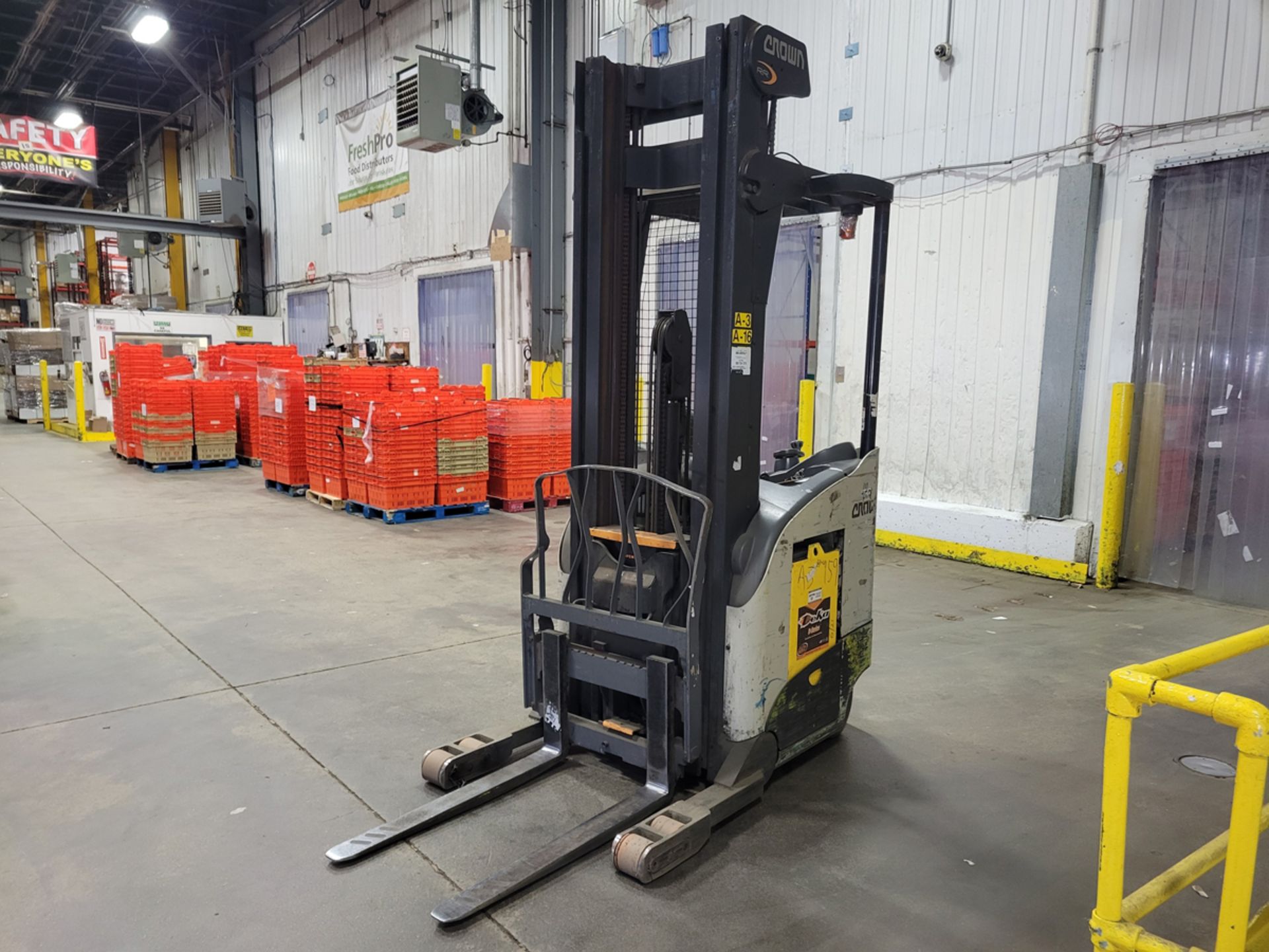 Crown RR5725-35 3,500lbs Electric 36V Reach Truck w/ Charger - Image 2 of 13