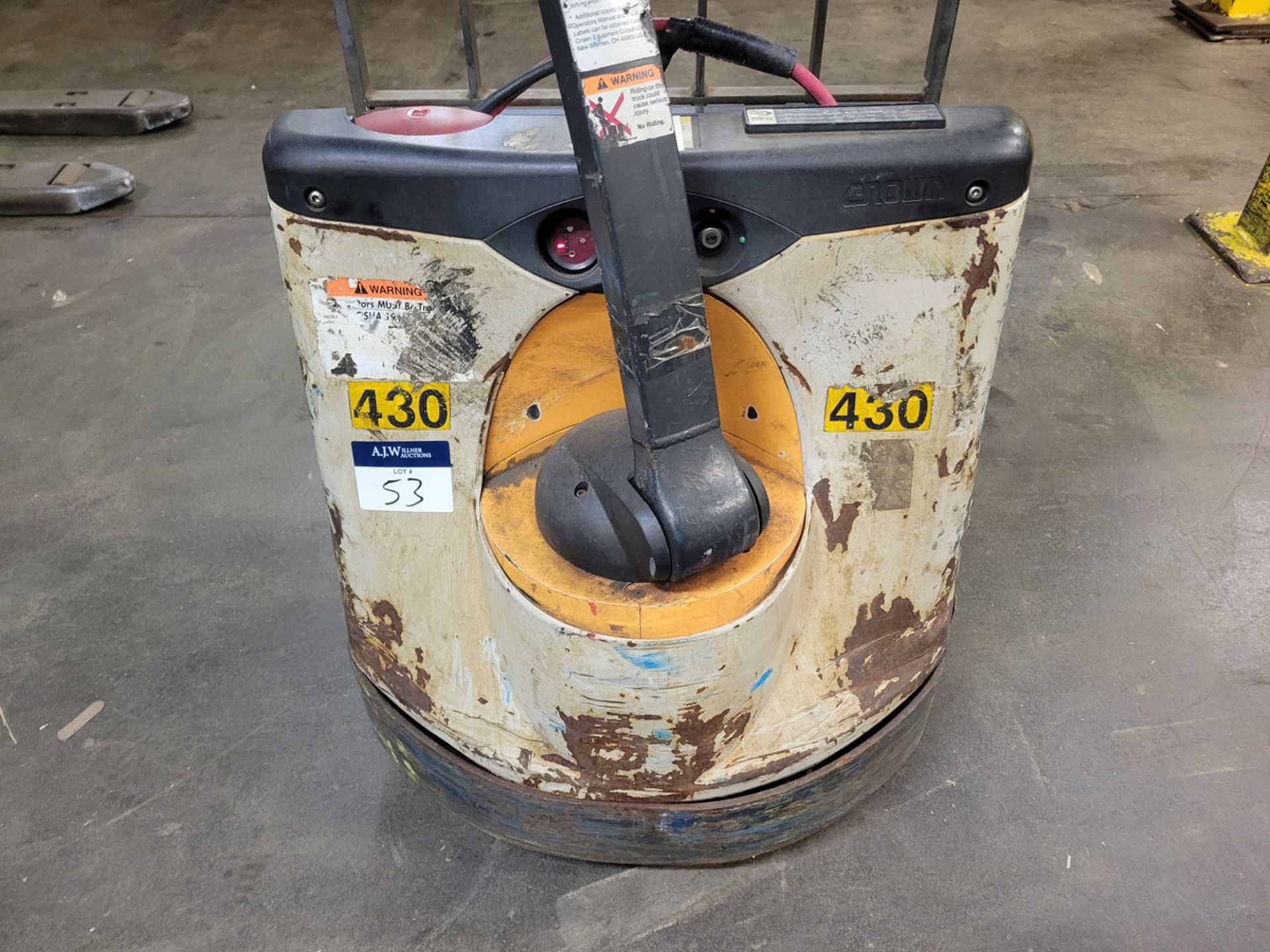Crown WP2345-45 4,500lbs Electric 24V Walk-Behind Pallet Jack With Charger - Image 5 of 10