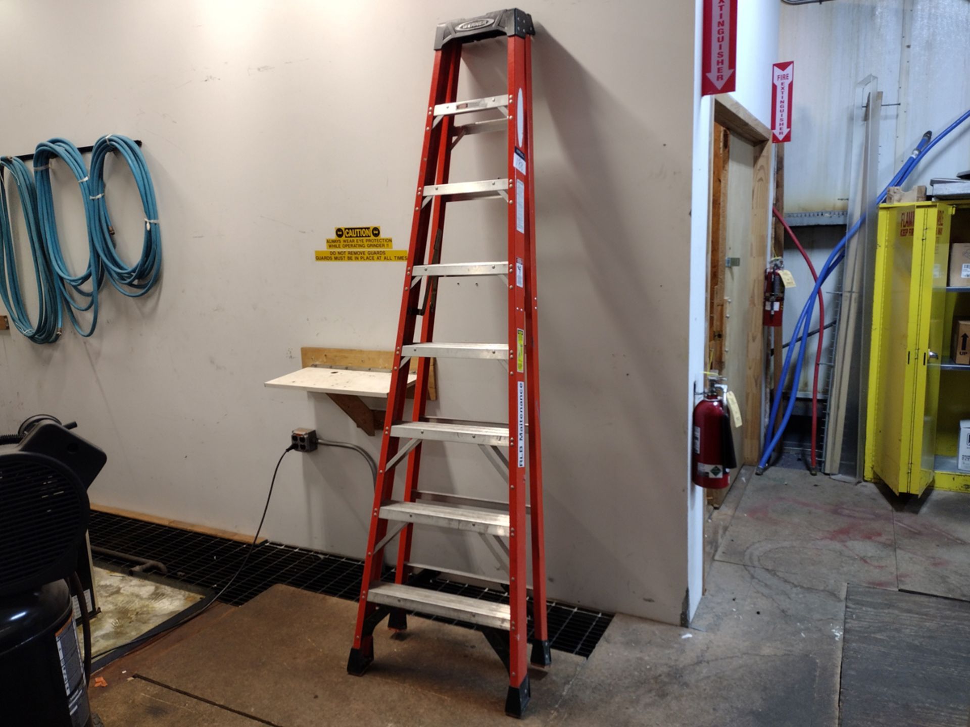 Werner 8' Fiberglass Step Ladder