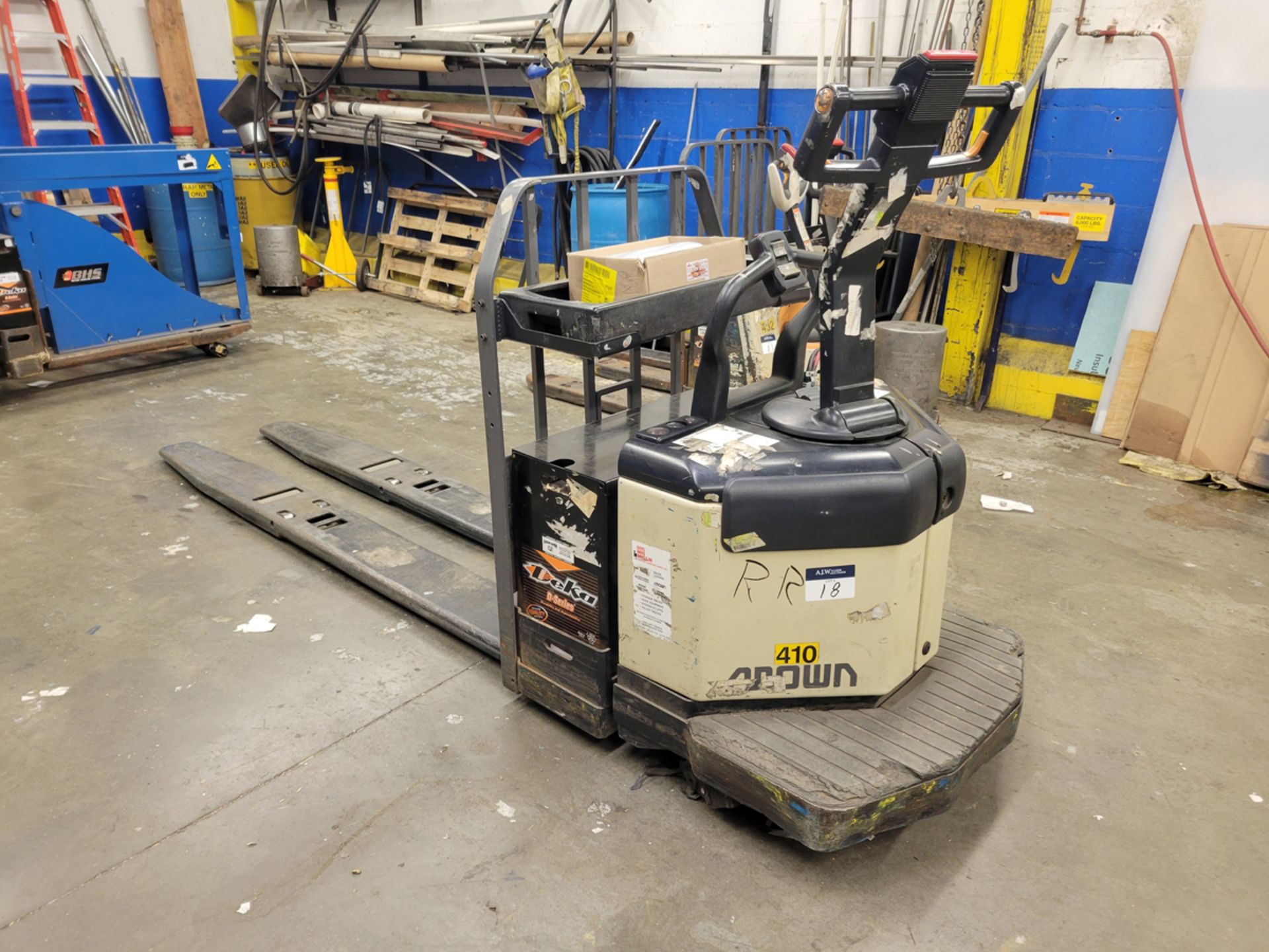 Crown PE3540-80 8,000lbs Electric 24V Rider Pallet Jack w/ Charger - Image 3 of 10