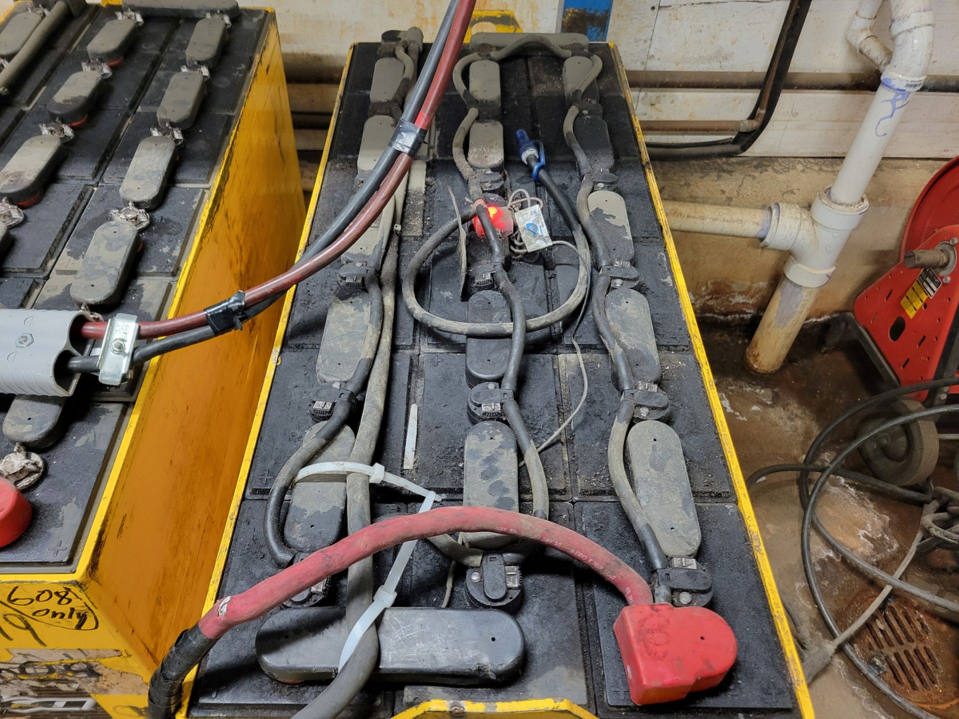 Deka 36v Used Forklift Battery - Image 3 of 4