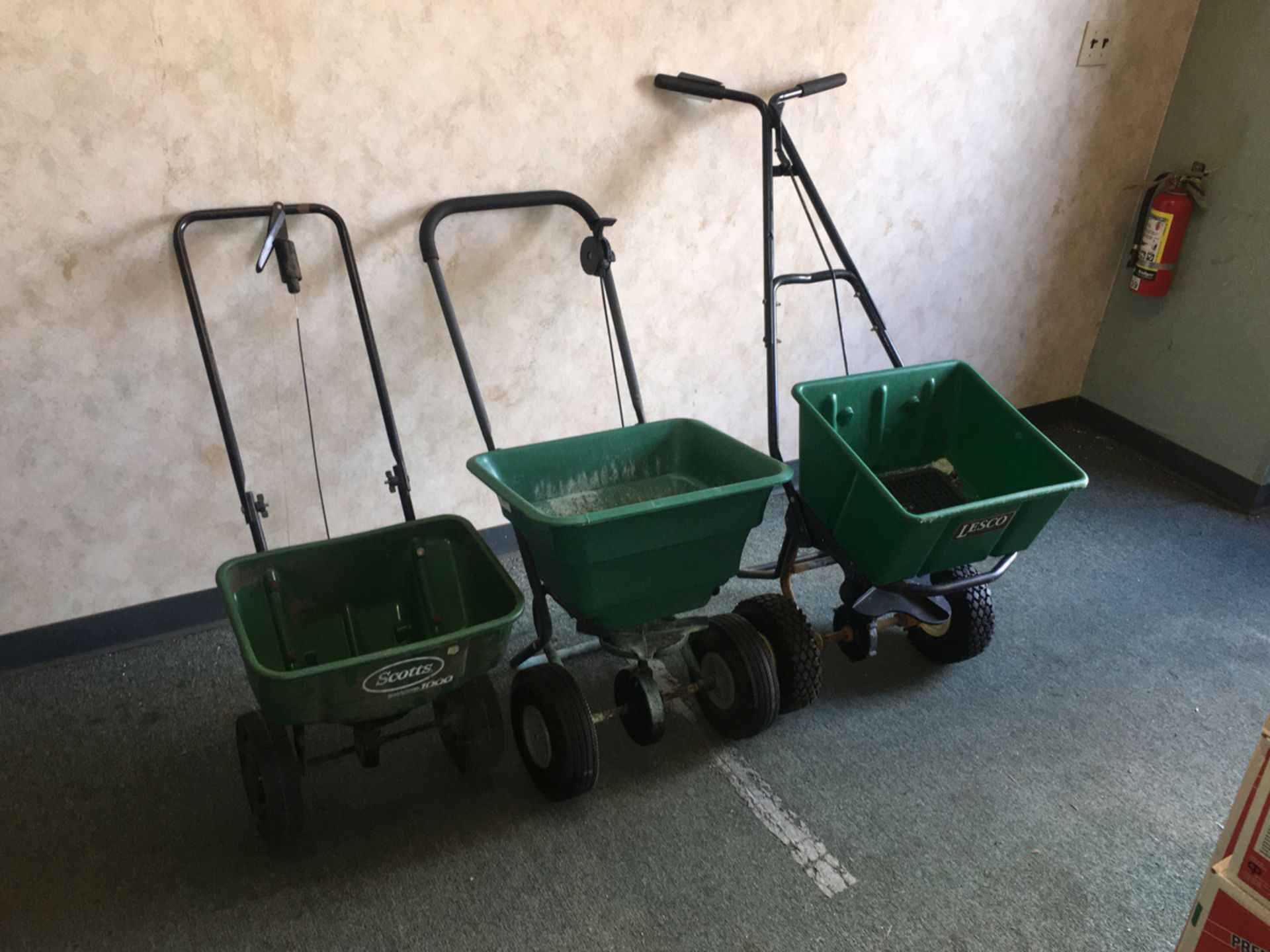 {Each} Ass't Lesco Landscaping Spreaders