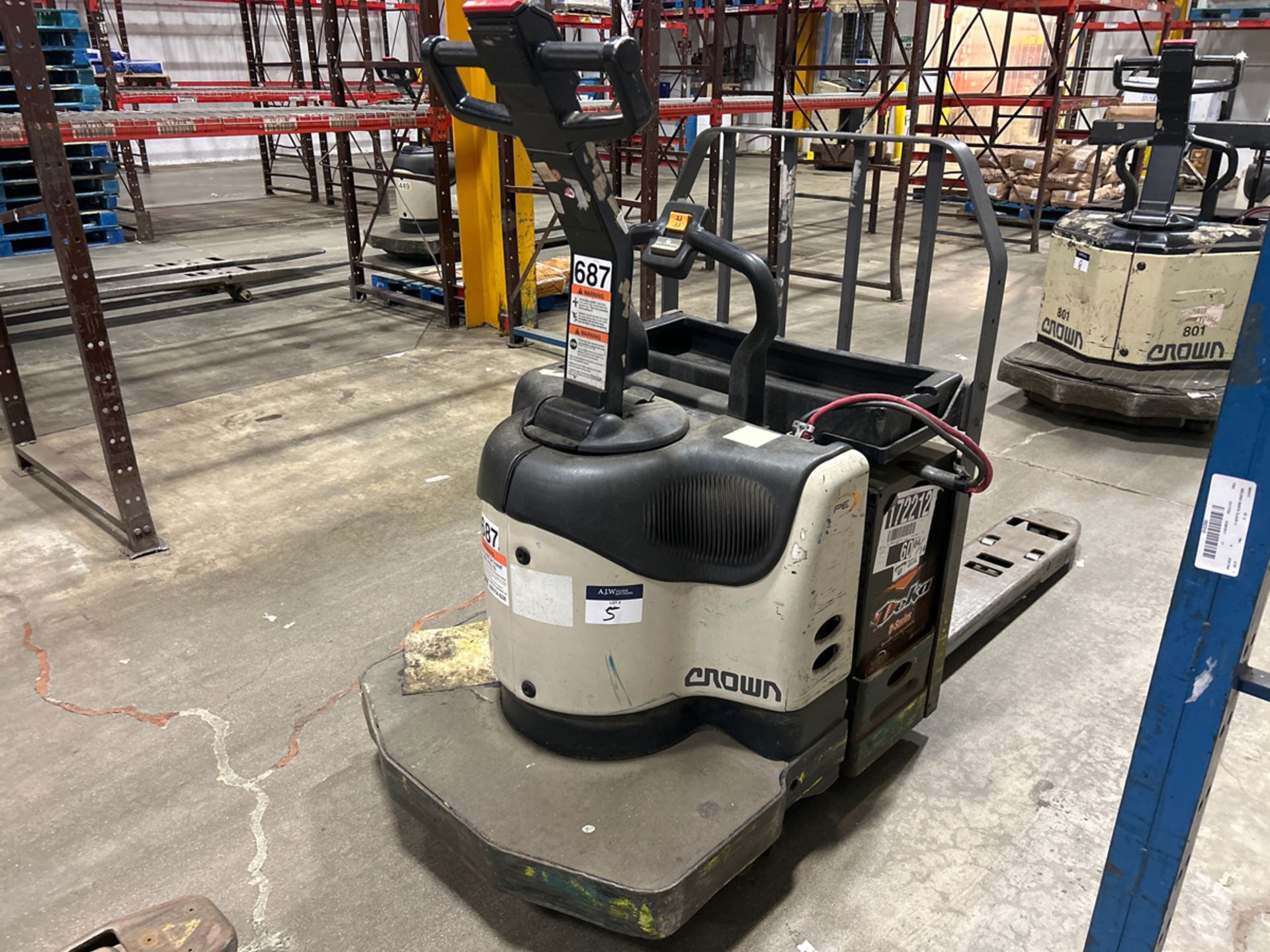 Crown PE4000-60 6,000lbs Electric 24V Rider Pallet Jack w/ Charger - Image 3 of 14