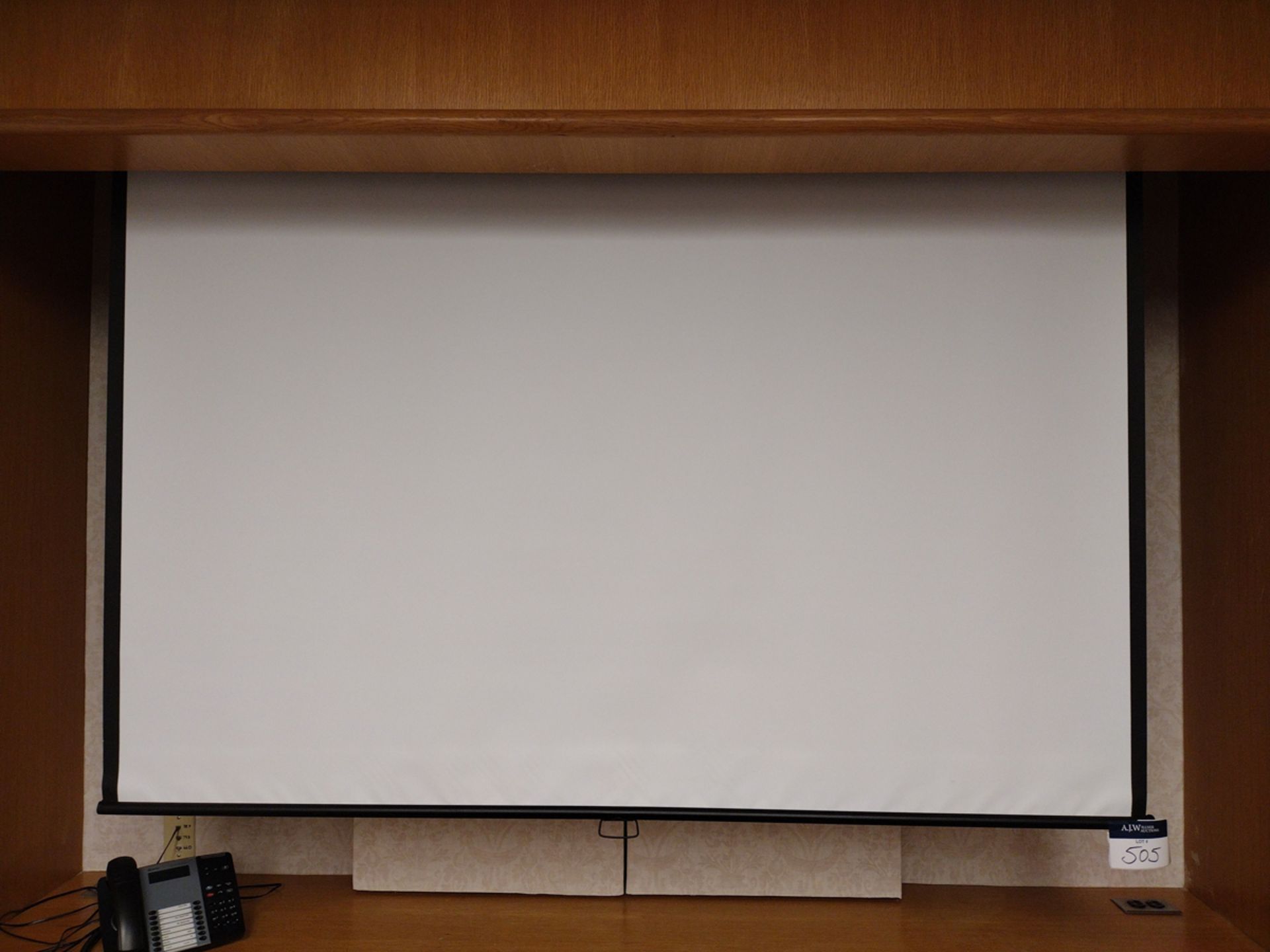 Bretford 80" Pull-Down Projection Screen