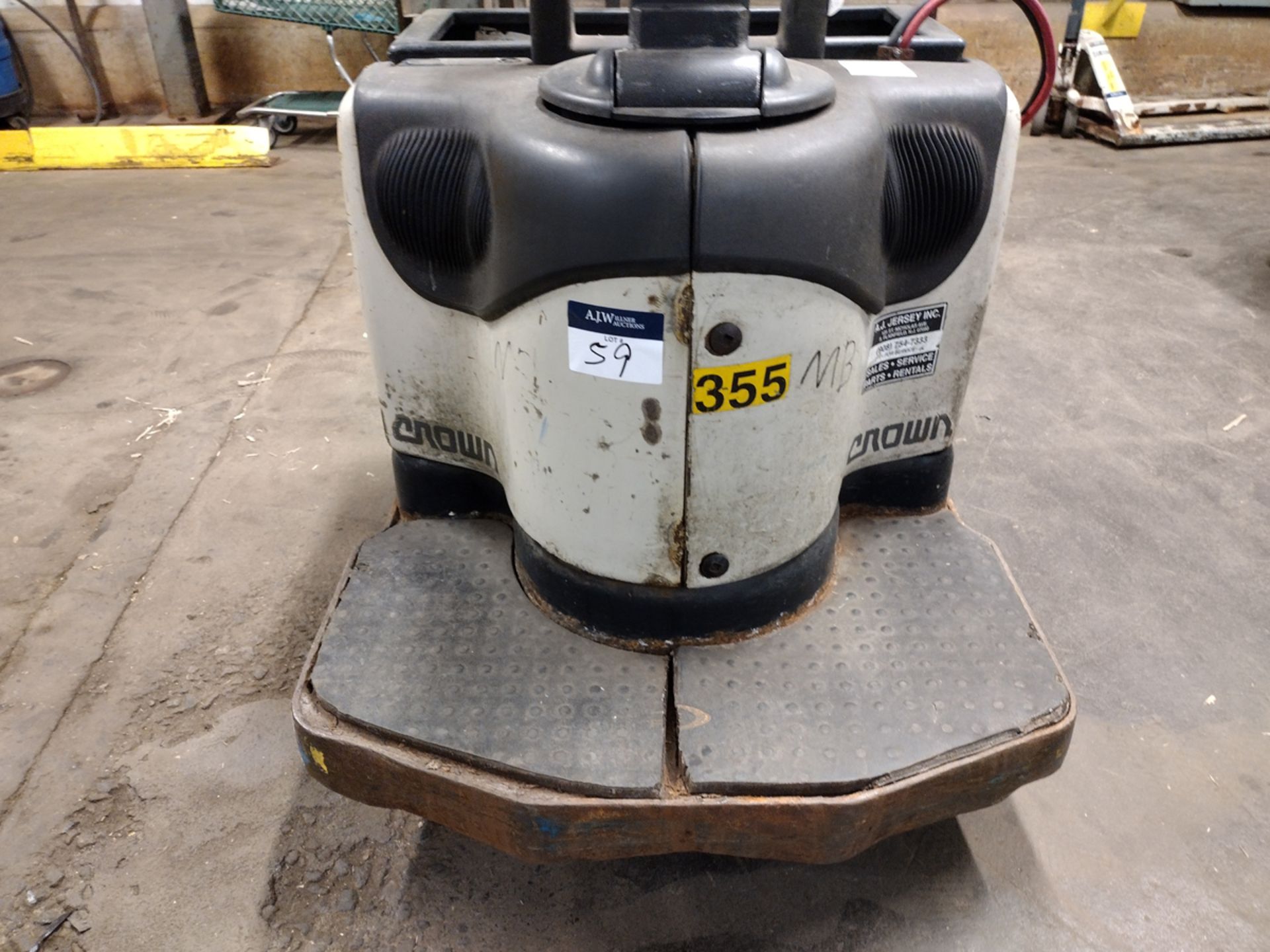 Crown PE4000-60 6,000lbs Electric 24V Rider Pallet Jack With Charger - Image 4 of 11