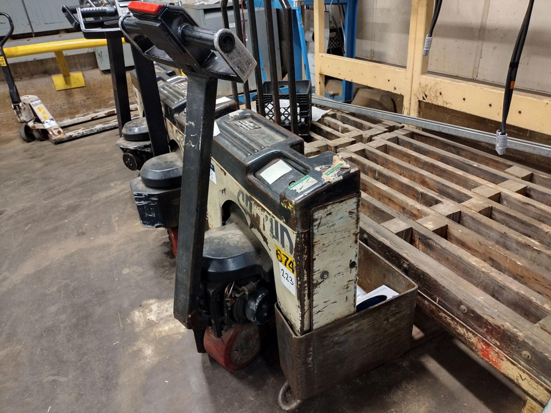 Crown 40GPW-4-14 4,000lbs Electric 24V Walk-Behind Pallet Jack (No Battery)(Non-Op)