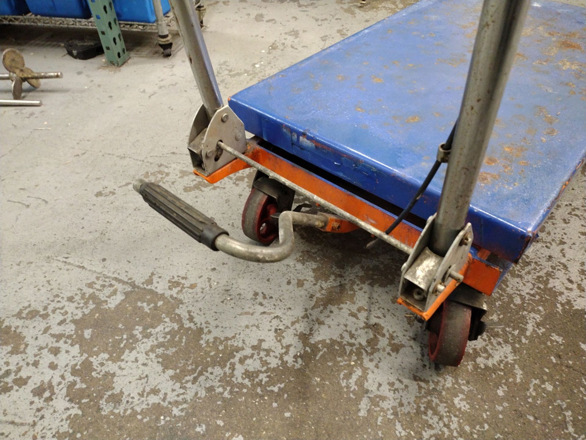 Rolling Hydraulic Scissor Lift Table - Image 3 of 3