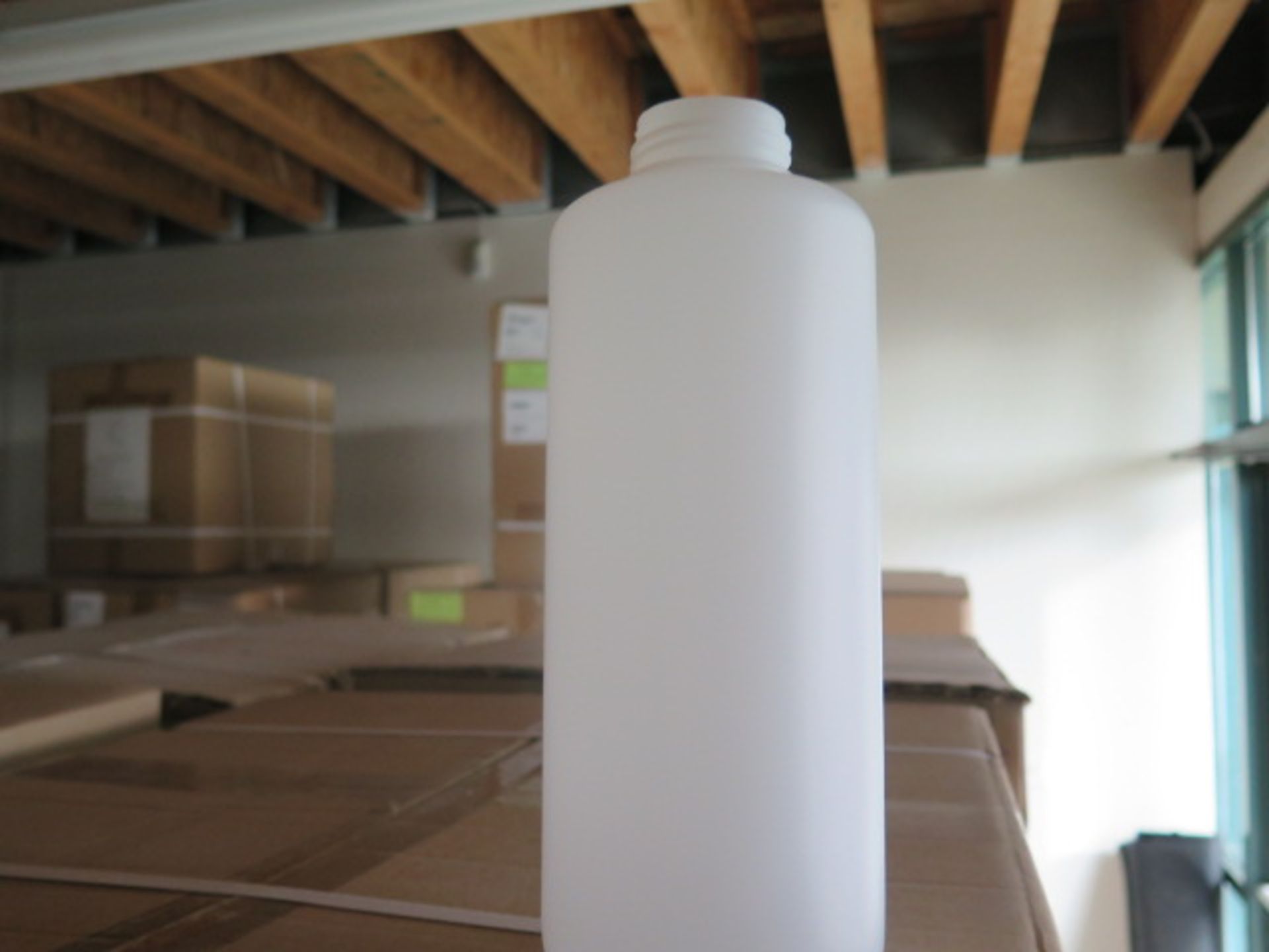 600ml Plastic Bottles (1 Pallet) (SOLD AS-IS - NO WARRANTY) - Bild 4 aus 5