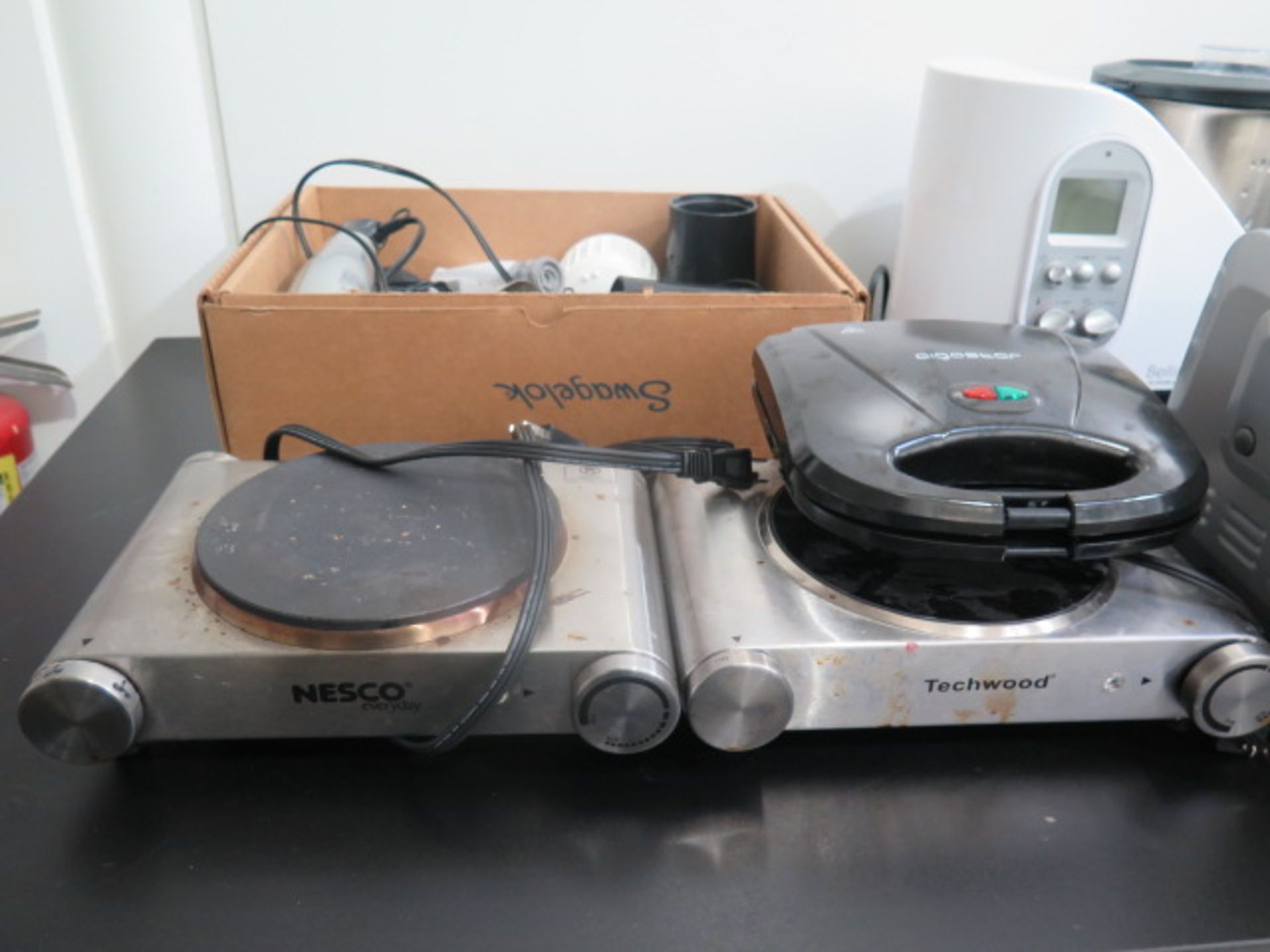 Lab Grade Food Processors, Toaster Oven, Hot Plates, and Misc (NOT FOOD GRADE) (SOLD AS-IS - NO - Image 5 of 6