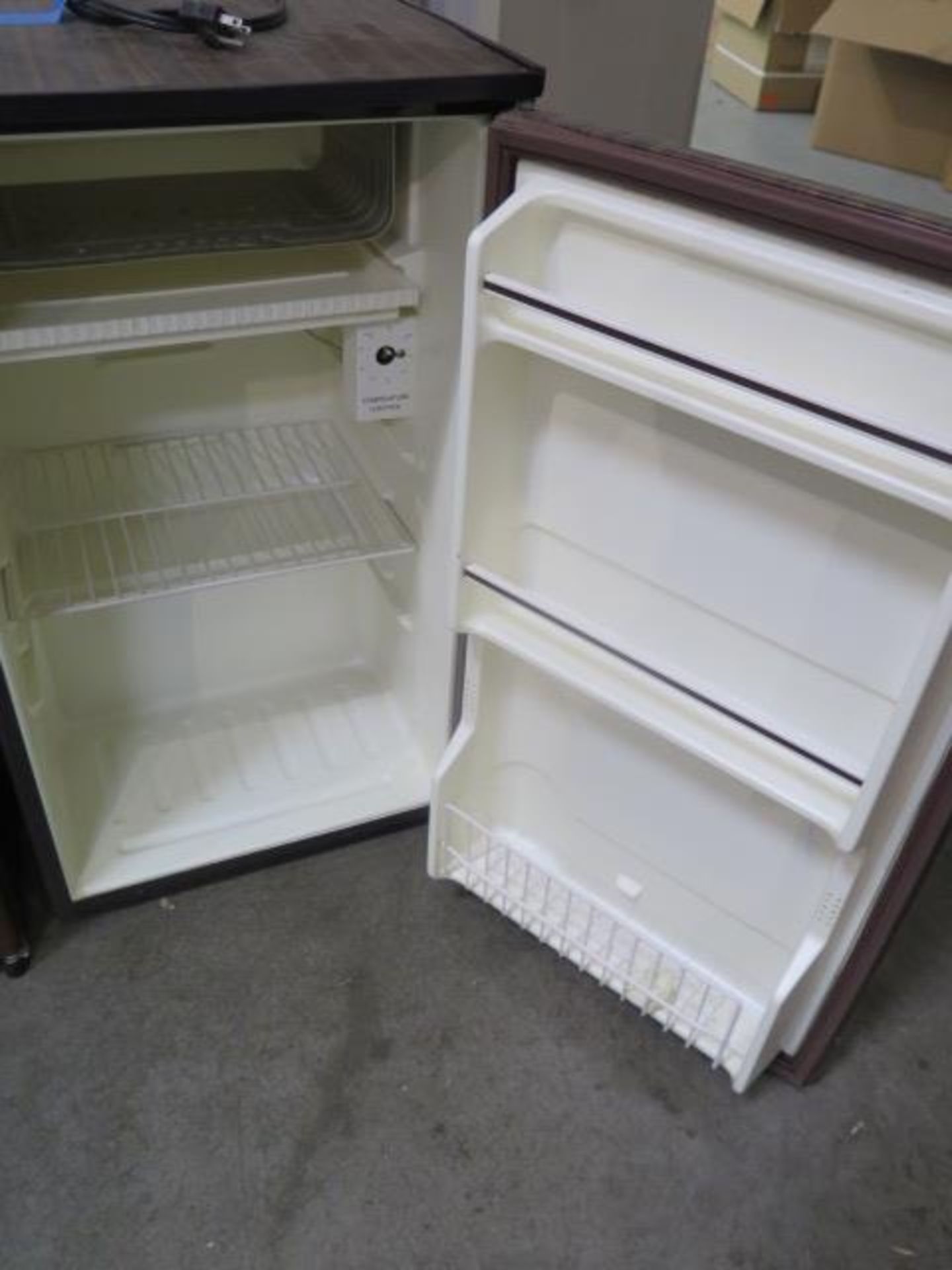 GE and Sanyo Refrigerators (2) (SOLD AS-IS - NO WARRANTY) - Bild 3 aus 3