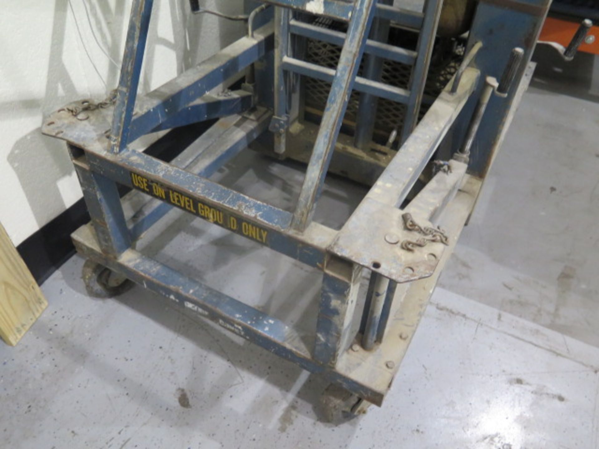 Hydraulic Safety Platform Lift w/ Outriggers (SOLD AS-IS - NO WARRANTY) - Image 5 of 6