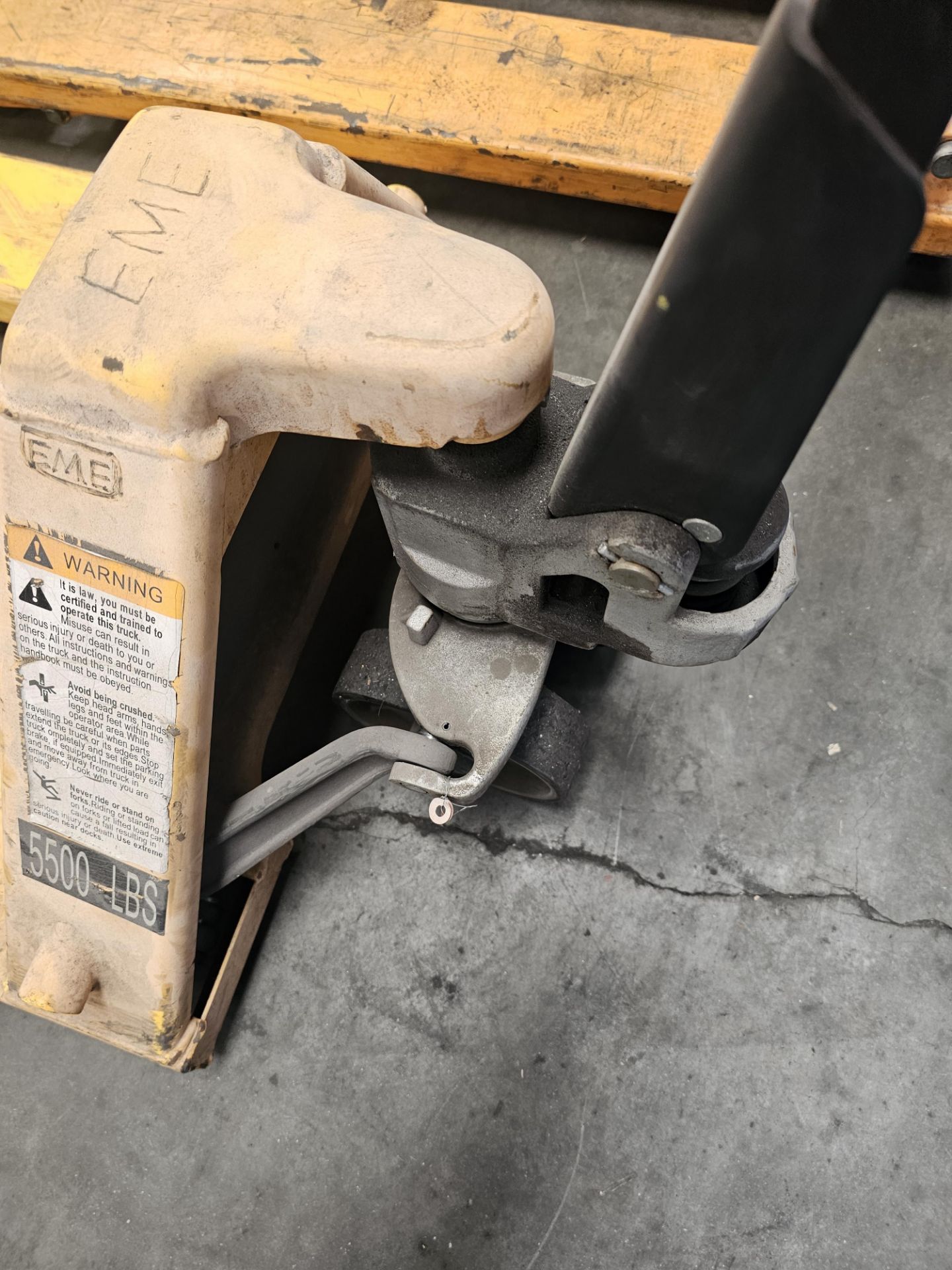 Industrial 5500LB Pallet Jack (SOLD AS-IS - NO WARRANTY) - Image 5 of 6