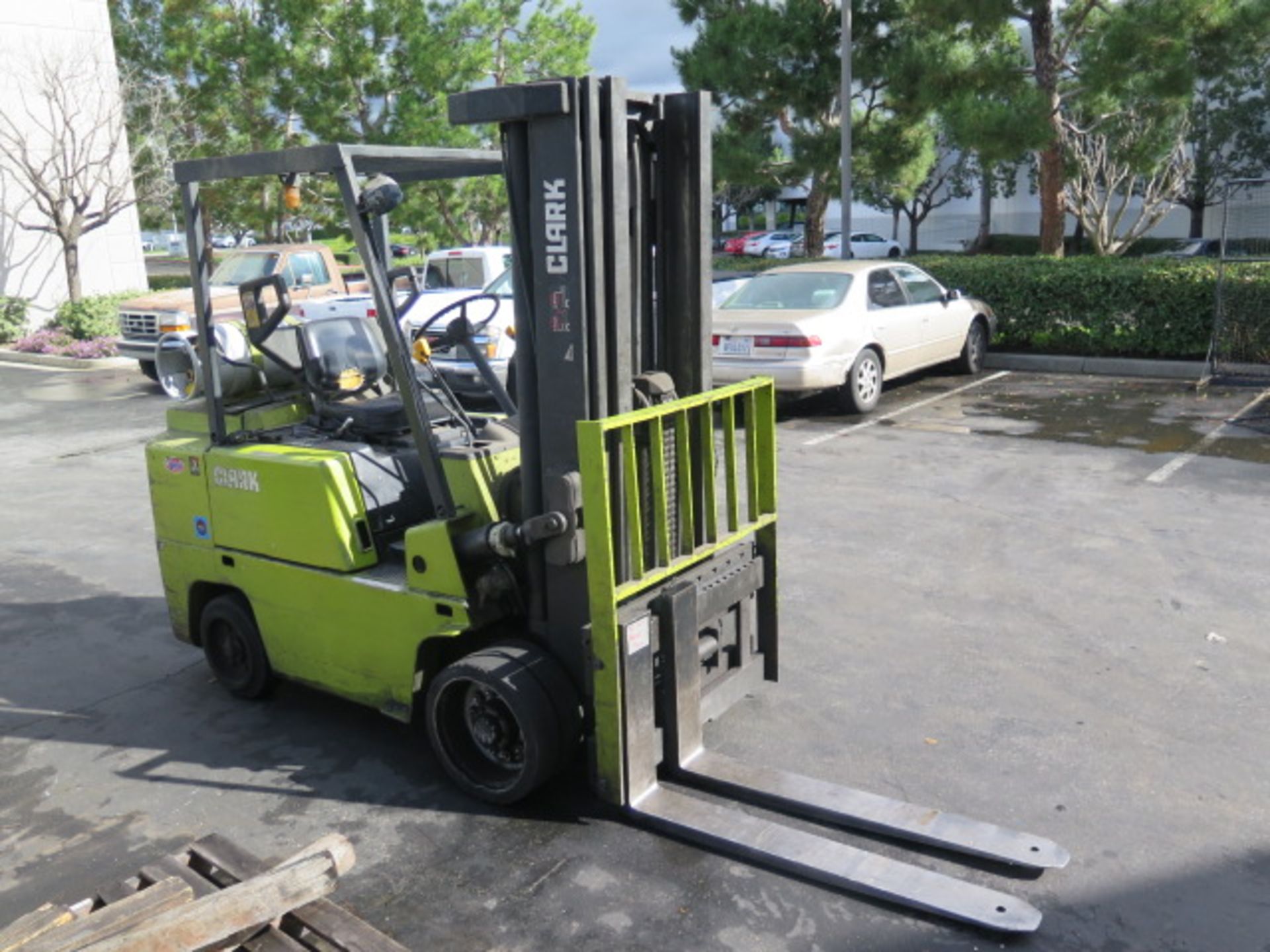 Clark C500-S80 6300 Lb LPG Forklift s/n 685-0103-6160FA w/ 3-Stage Mast,188” Lift Height, SOLD AS IS - Image 3 of 15