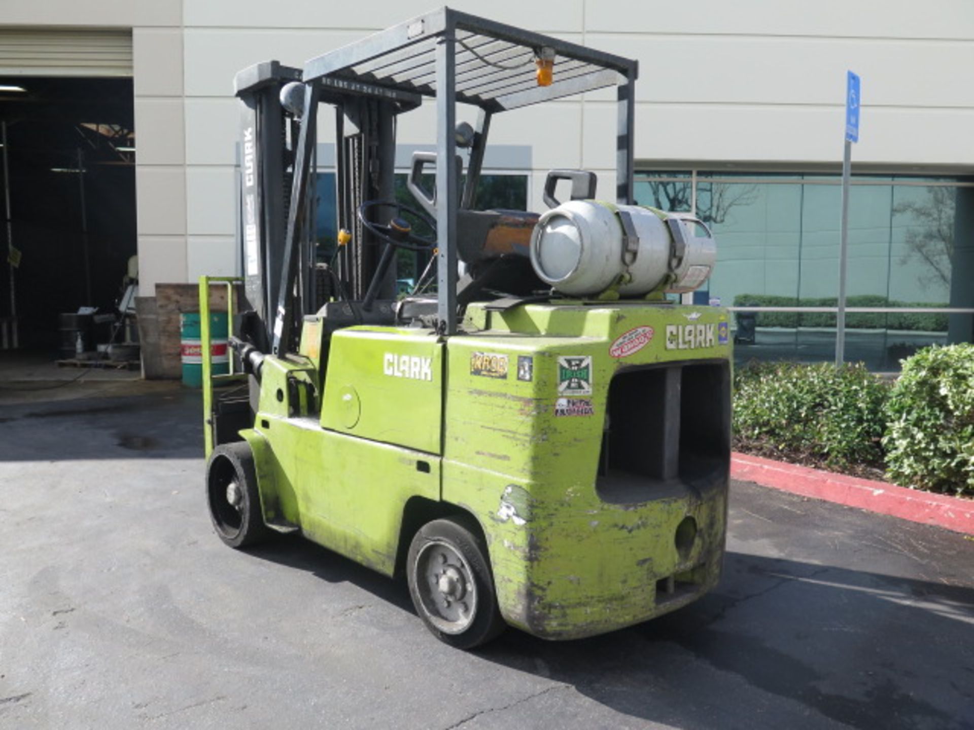 Clark C500-S80 6300 Lb LPG Forklift s/n 685-0103-6160FA w/ 3-Stage Mast,188” Lift Height, SOLD AS IS - Image 4 of 15