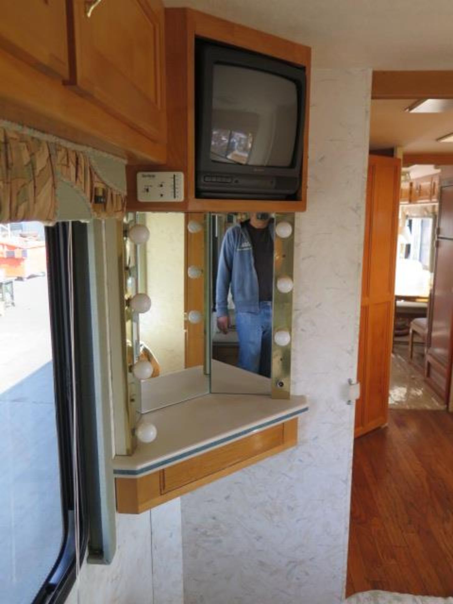 1997 Safari Motor Coacher Motor Home Lisc# 5PEJ100 w/ CAT Diesel Engine, Automatic Trans, SOLD AS IS - Image 48 of 54