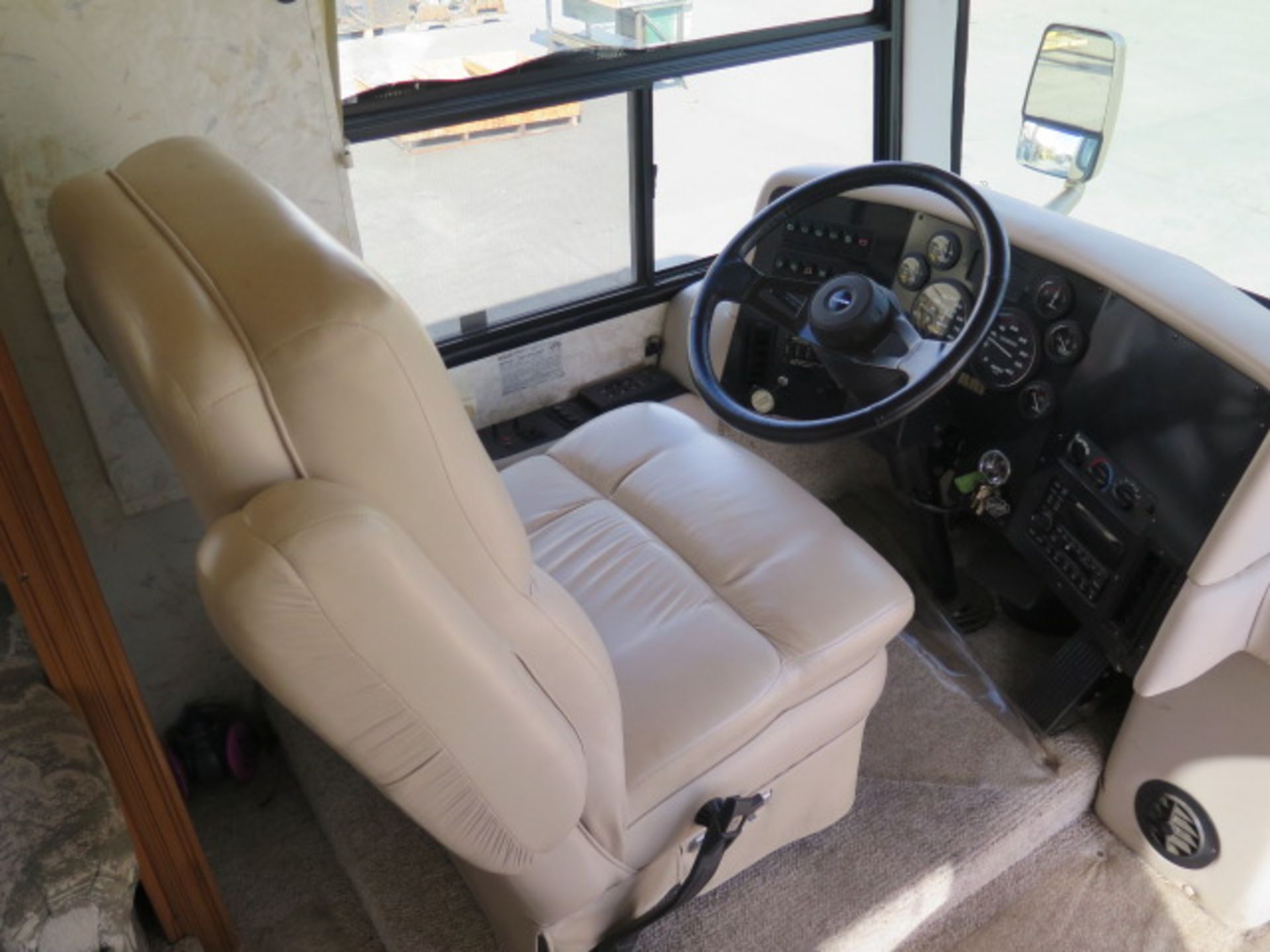 1997 Safari Motor Coacher Motor Home Lisc# 5PEJ100 w/ CAT Diesel Engine, Automatic Trans, SOLD AS IS - Image 25 of 54