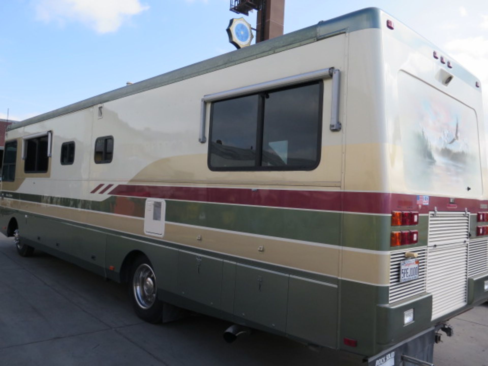 1997 Safari Motor Coacher Motor Home Lisc# 5PEJ100 w/ CAT Diesel Engine, Automatic Trans, SOLD AS IS - Image 4 of 54