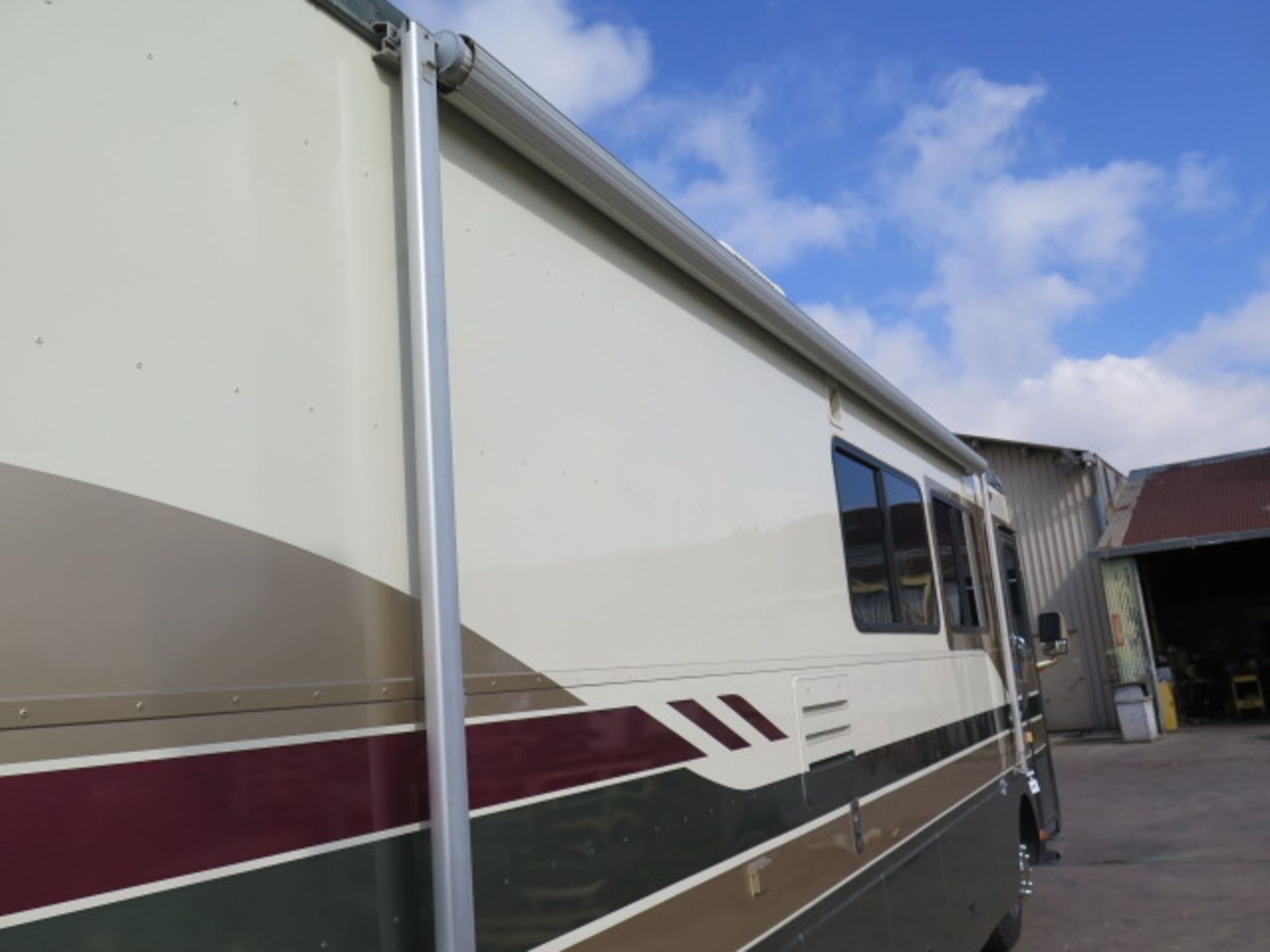 1997 Safari Motor Coacher Motor Home Lisc# 5PEJ100 w/ CAT Diesel Engine, Automatic Trans, SOLD AS IS - Image 8 of 54