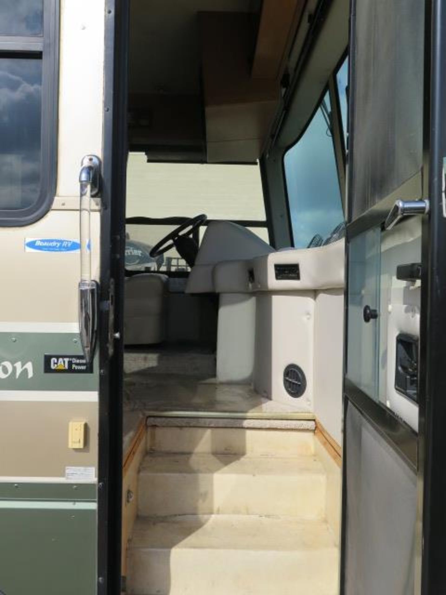 1997 Safari Motor Coacher Motor Home Lisc# 5PEJ100 w/ CAT Diesel Engine, Automatic Trans, SOLD AS IS - Image 18 of 54