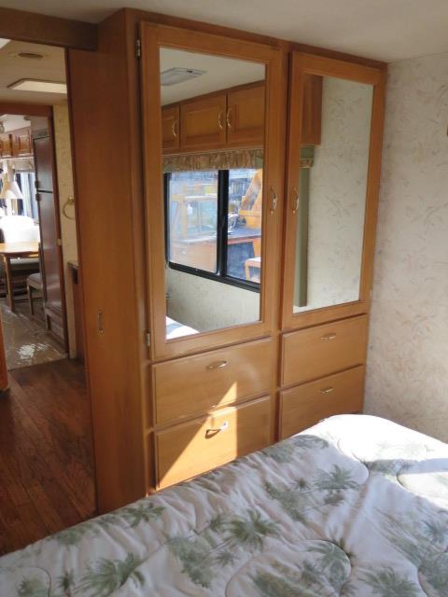 1997 Safari Motor Coacher Motor Home Lisc# 5PEJ100 w/ CAT Diesel Engine, Automatic Trans, SOLD AS IS - Image 47 of 54