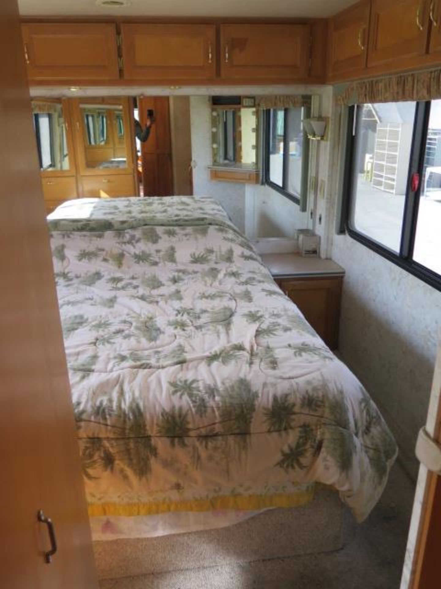 1997 Safari Motor Coacher Motor Home Lisc# 5PEJ100 w/ CAT Diesel Engine, Automatic Trans, SOLD AS IS - Image 44 of 54