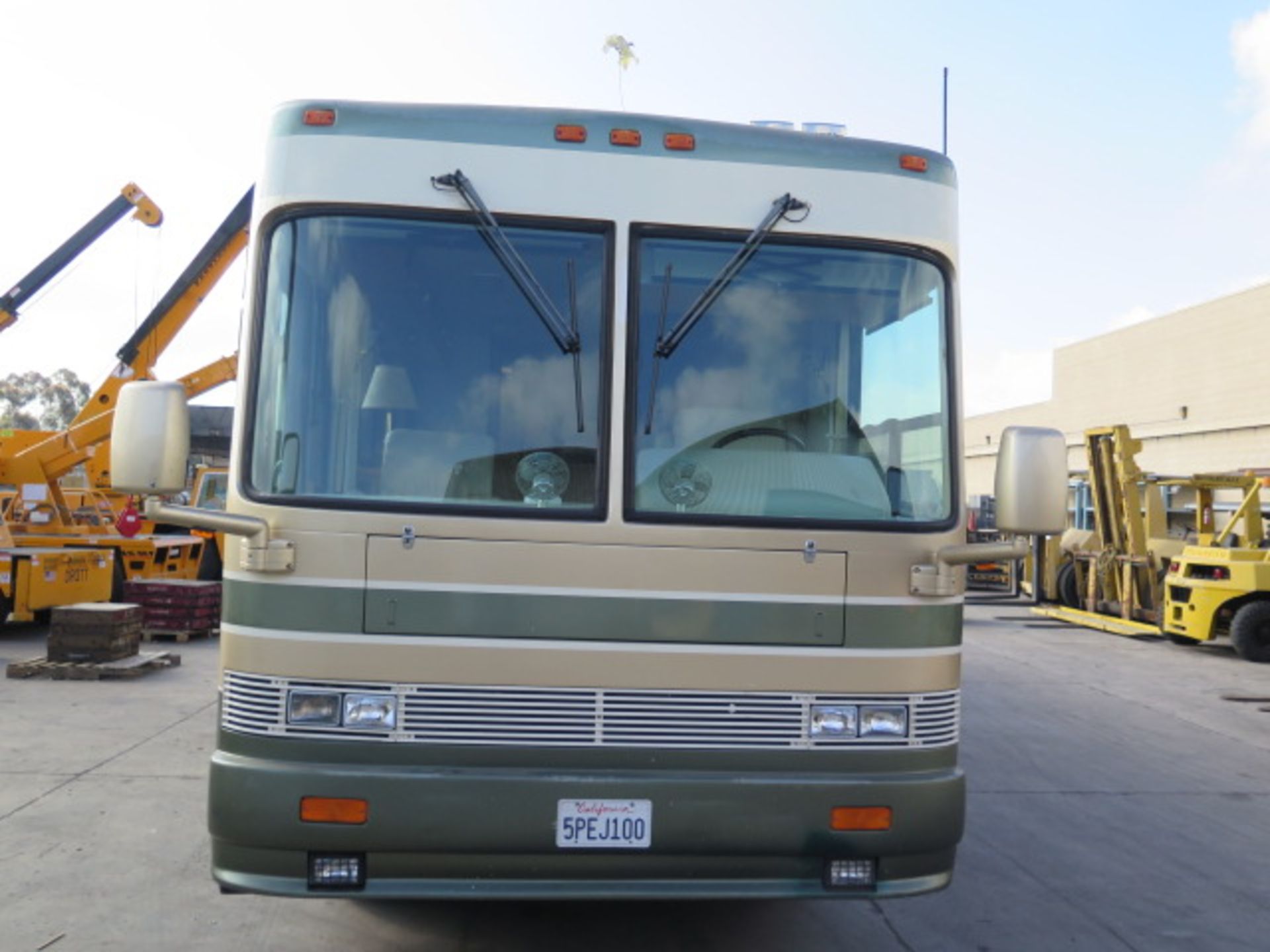 1997 Safari Motor Coacher Motor Home Lisc# 5PEJ100 w/ CAT Diesel Engine, Automatic Trans, SOLD AS IS - Image 2 of 54