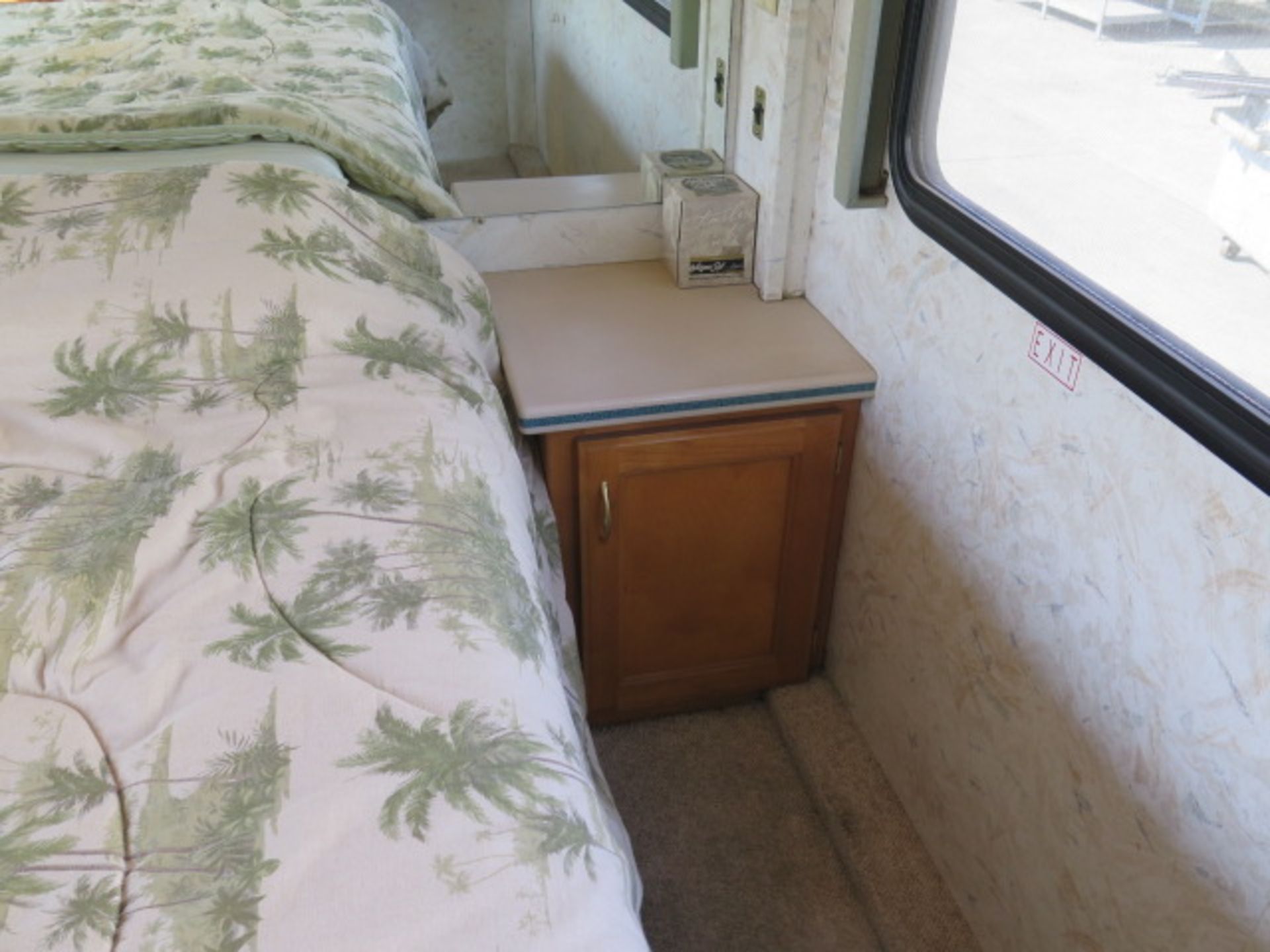 1997 Safari Motor Coacher Motor Home Lisc# 5PEJ100 w/ CAT Diesel Engine, Automatic Trans, SOLD AS IS - Image 46 of 54