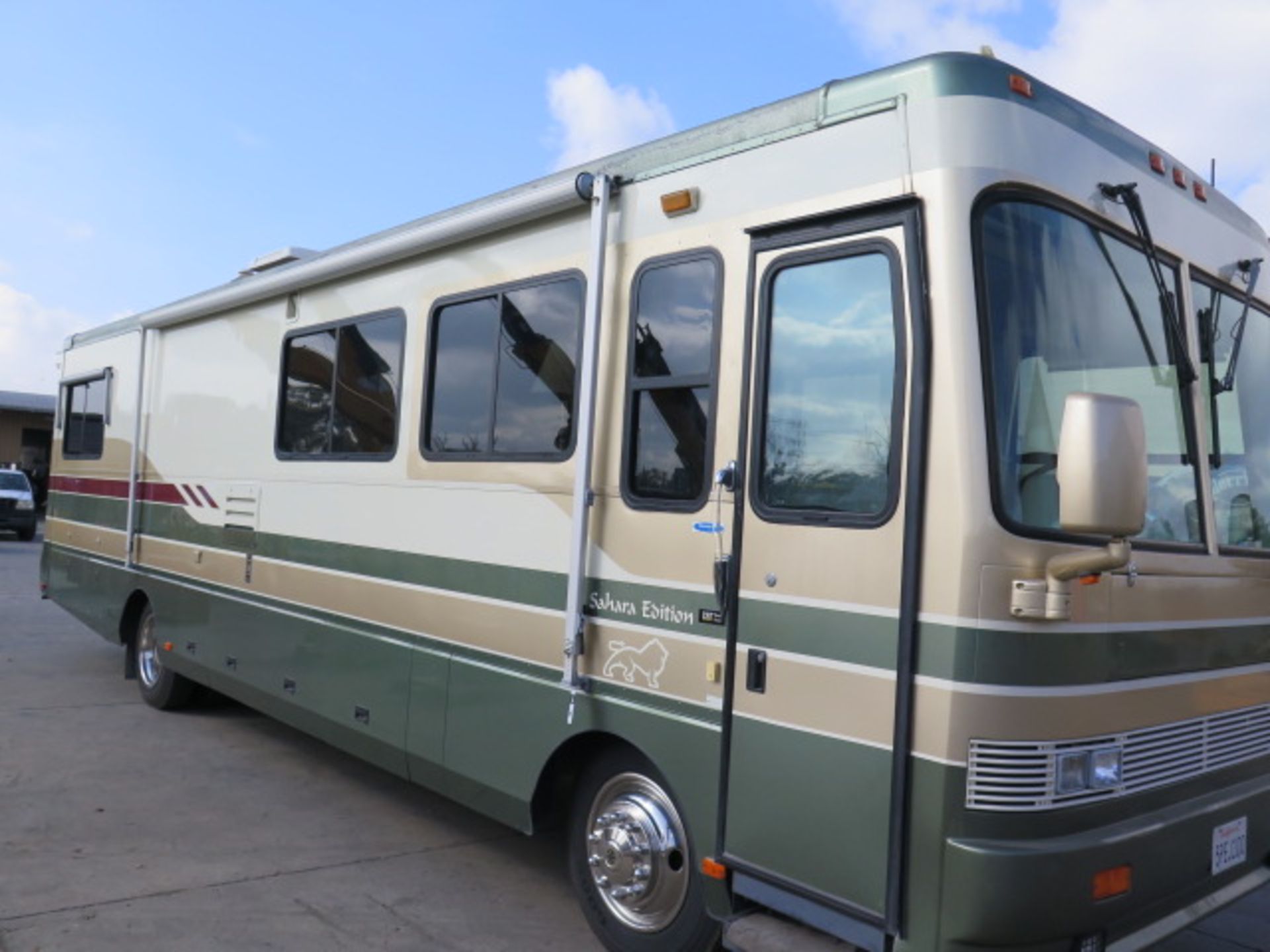 1997 Safari Motor Coacher Motor Home Lisc# 5PEJ100 w/ CAT Diesel Engine, Automatic Trans, SOLD AS IS