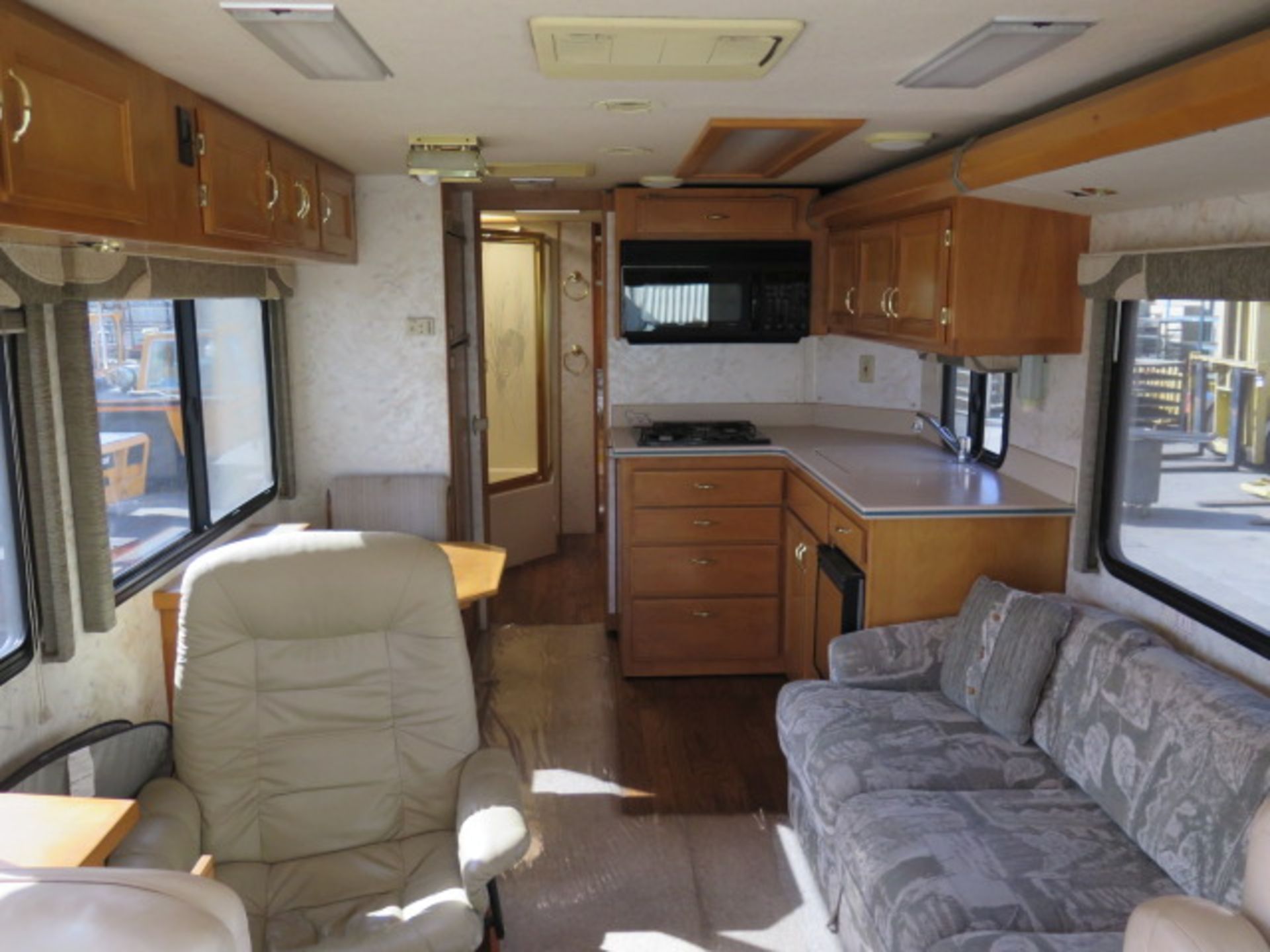 1997 Safari Motor Coacher Motor Home Lisc# 5PEJ100 w/ CAT Diesel Engine, Automatic Trans, SOLD AS IS - Image 23 of 54