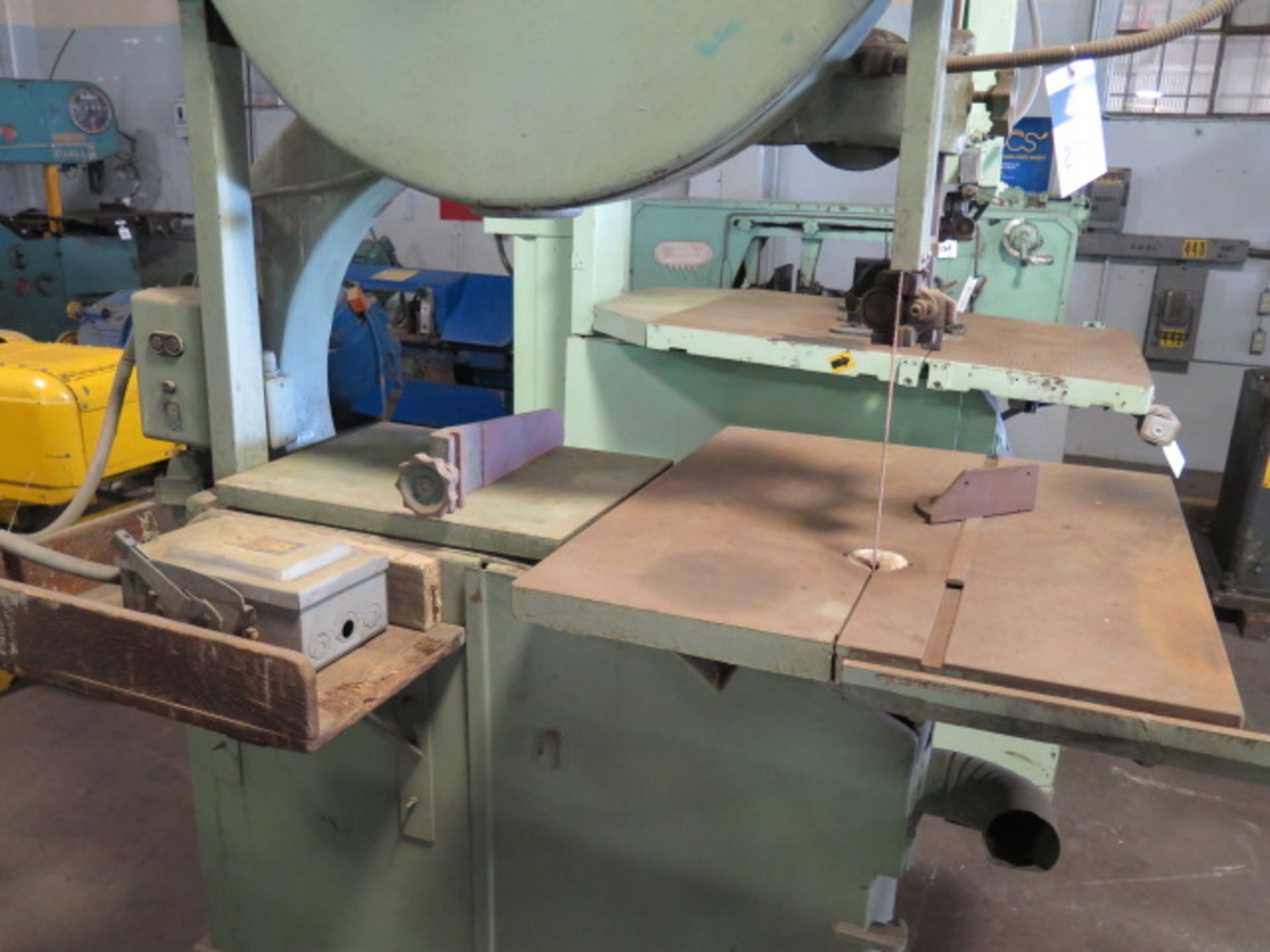 Delta 35" Vertical Band Saw s/n 5573-A w/ 28" x 32" Table (SOLD AS-IS - NO WARRANTY) - Image 3 of 6