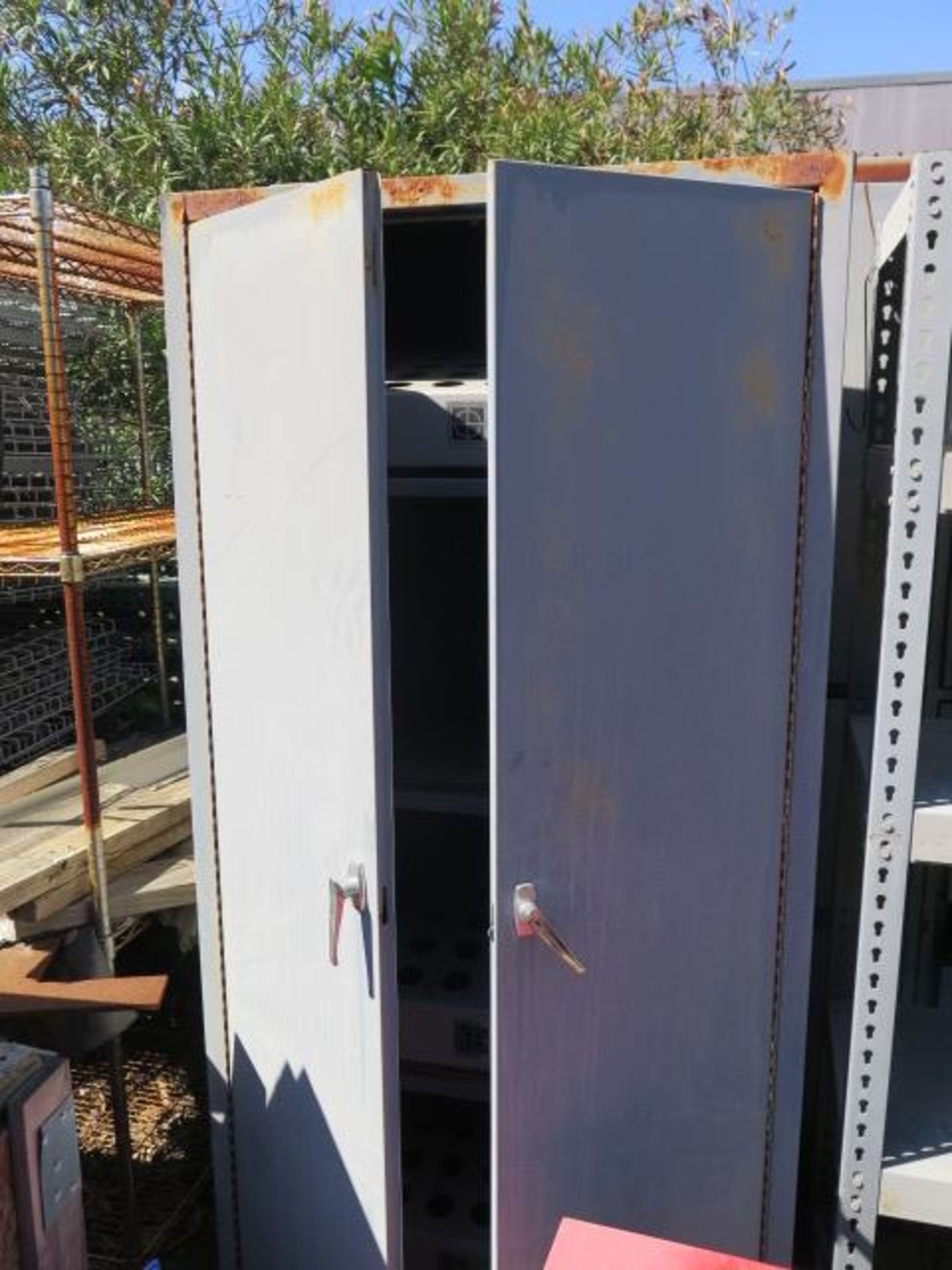 Employee Lockers, Storage Cabinet and Shelf (SOLD AS-IS - NO WARRANTY) (Located at 2091 Fortune Dr., - Bild 3 aus 7