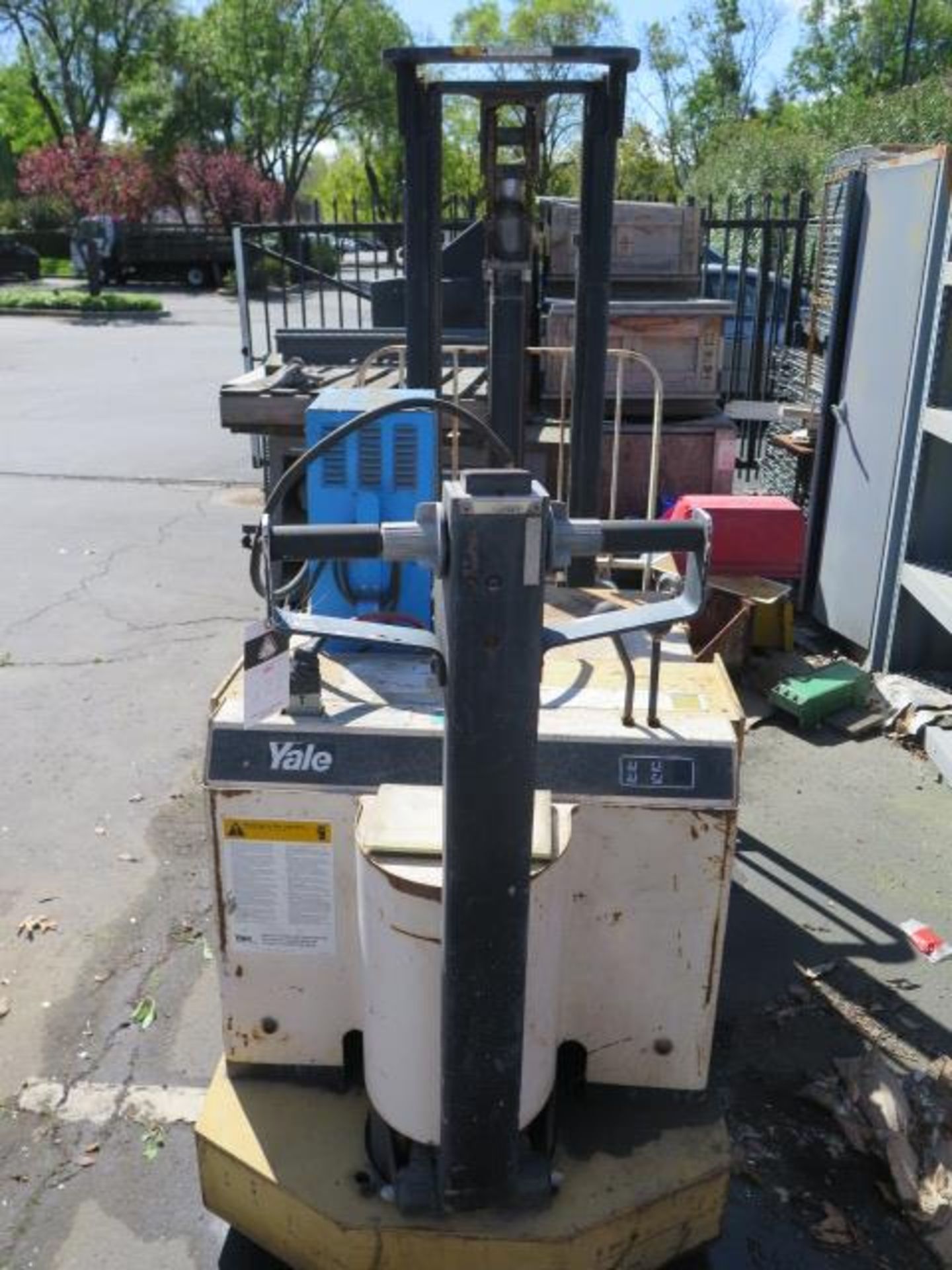 Yale MCW04CLAN24CS077 4000 Lb Electric Walk-Behind Pallet Mover s/n N559585 w/ 2-Stage,SOLD AS IS - Image 9 of 18