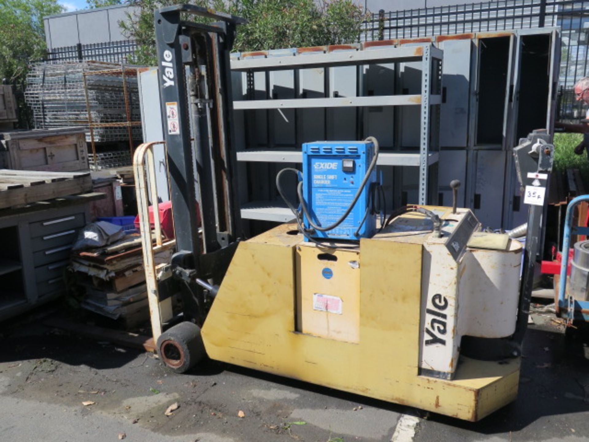 Yale MCW04CLAN24CS077 4000 Lb Electric Walk-Behind Pallet Mover s/n N559585 w/ 2-Stage,SOLD AS IS