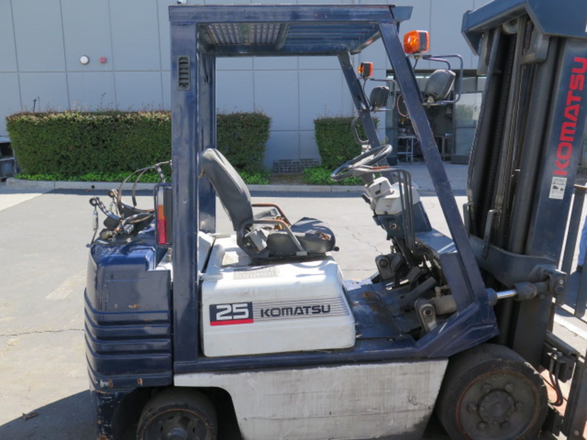 Komatsu 5000 Lb Cap LPG Forklift w/ 3-Stage Mast, Side Shift, 4th Actuator Lever, SOLD AS IS - Image 4 of 21