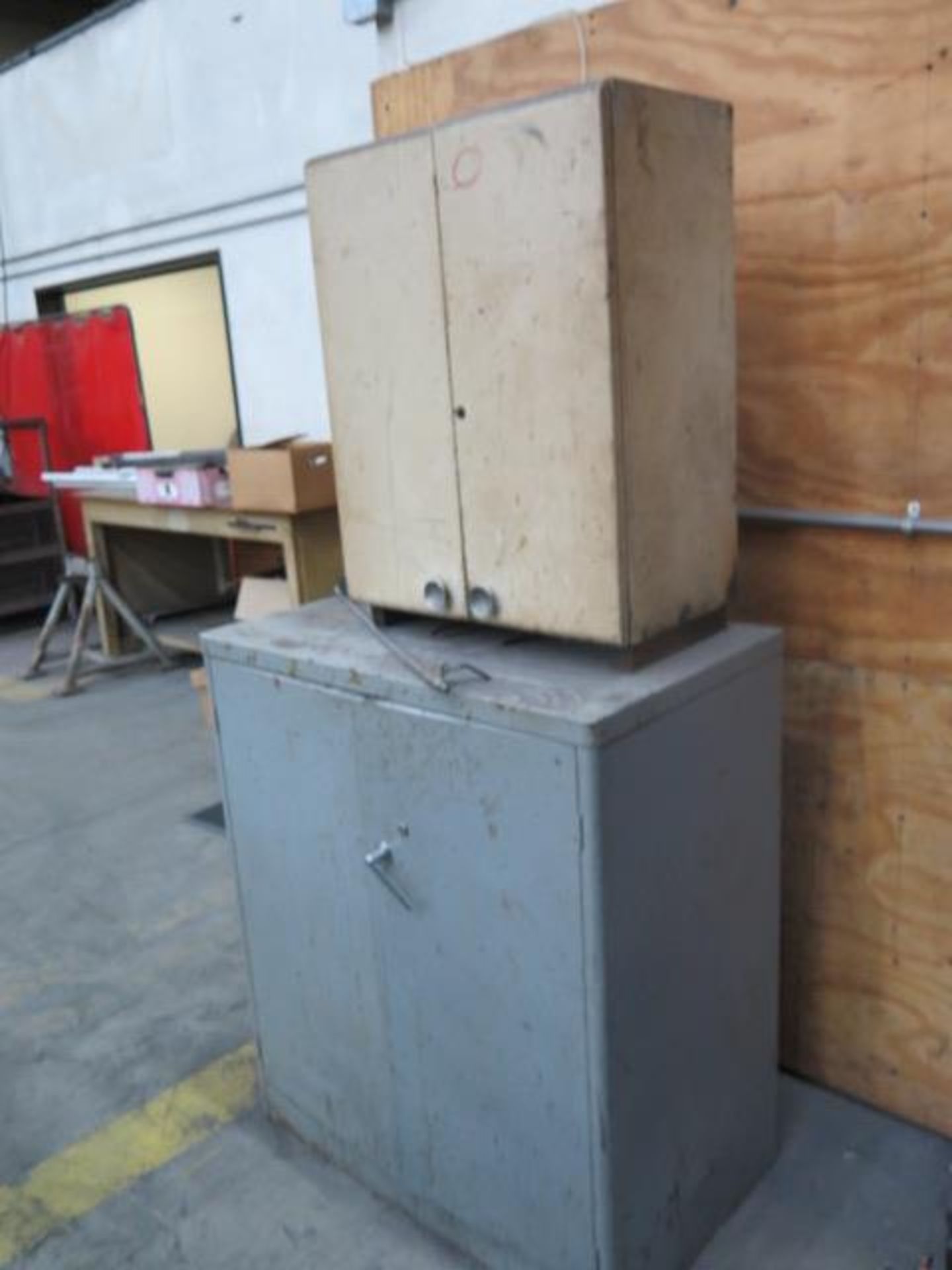 Work Bench, Employee Locker and (2) Storage Cabinets w/ Misc (SOLD AS-IS - NO WARRANTY) - Bild 4 aus 5